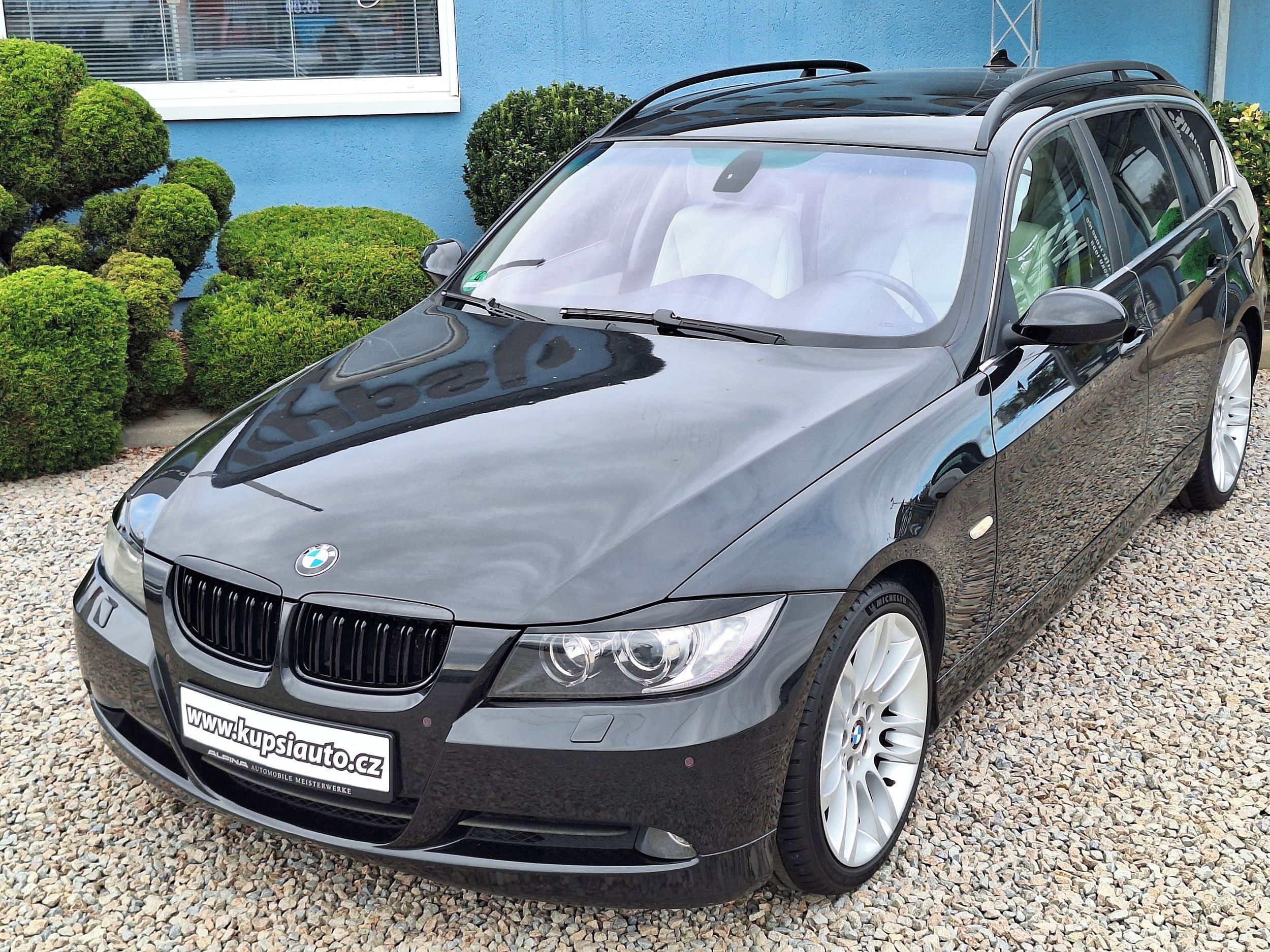 BMW Řada 3, 325i PLNÁ VÝBAVA - fotka 5
