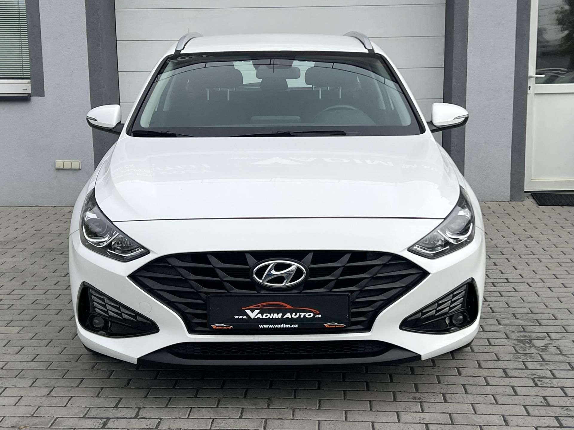 Hyundai i30, 1.5i KAMERA 1.MAJITEL ČR - fotka 5