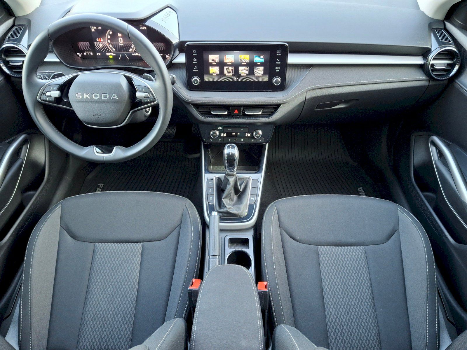 Škoda Fabia, Top Selection DSG 1,0TSi 85kW - fotka 5