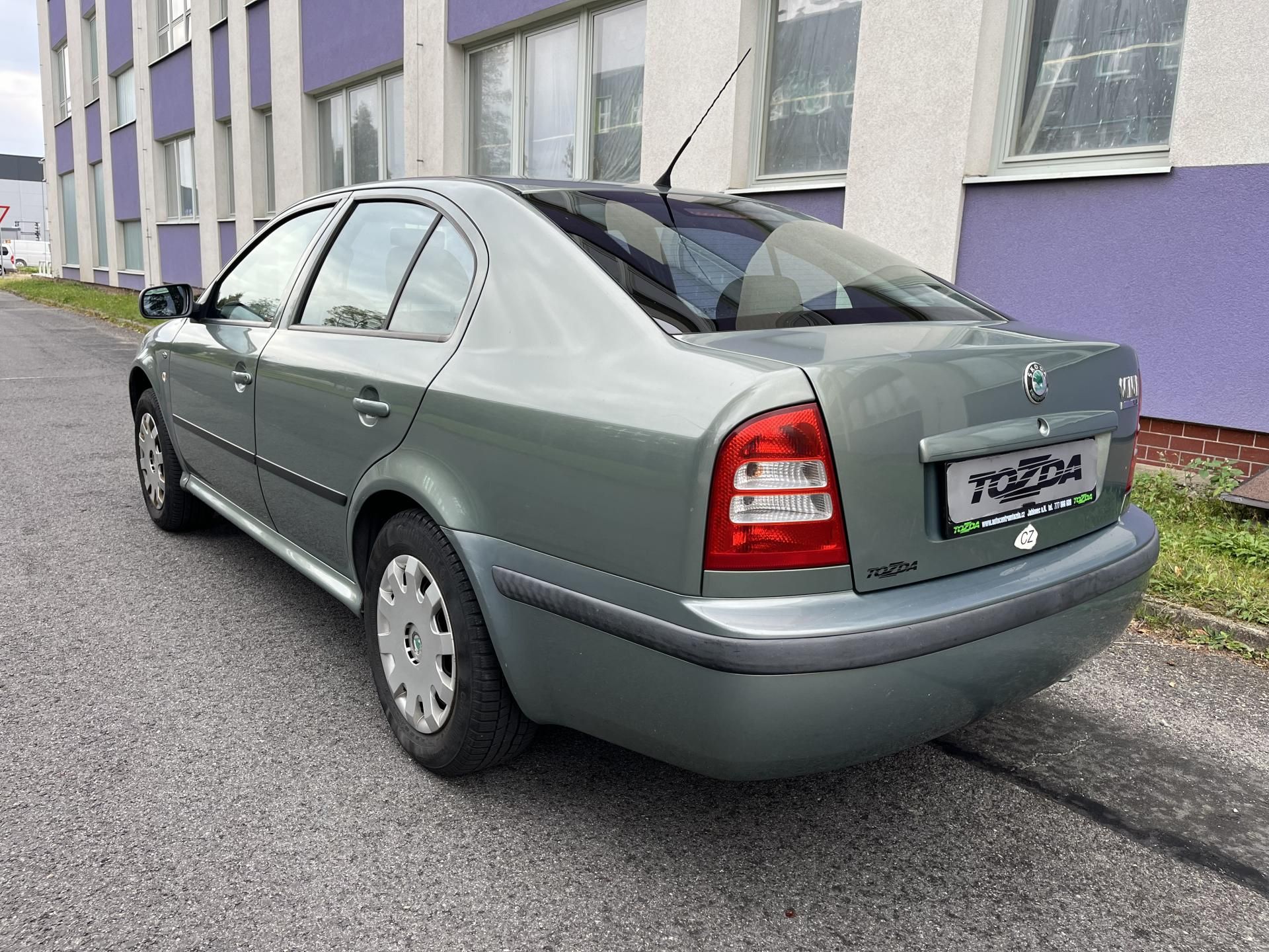 Škoda Octavia, 1,6 MPi Ambiente/ servisní k. - fotka 3