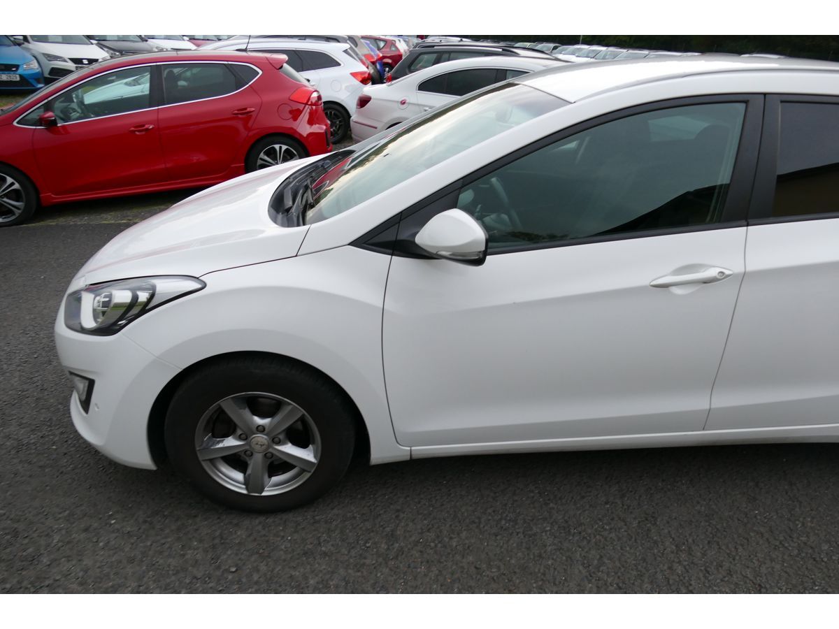 Hyundai i30, 1,6 88KW KLIMA - fotka 4