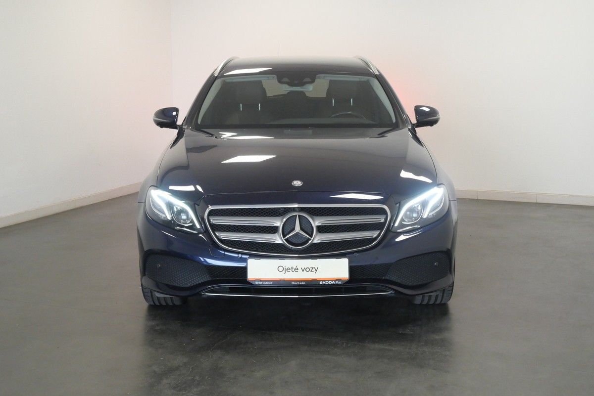 Mercedes-Benz Třídy E, 220d 143 kW - fotka 4