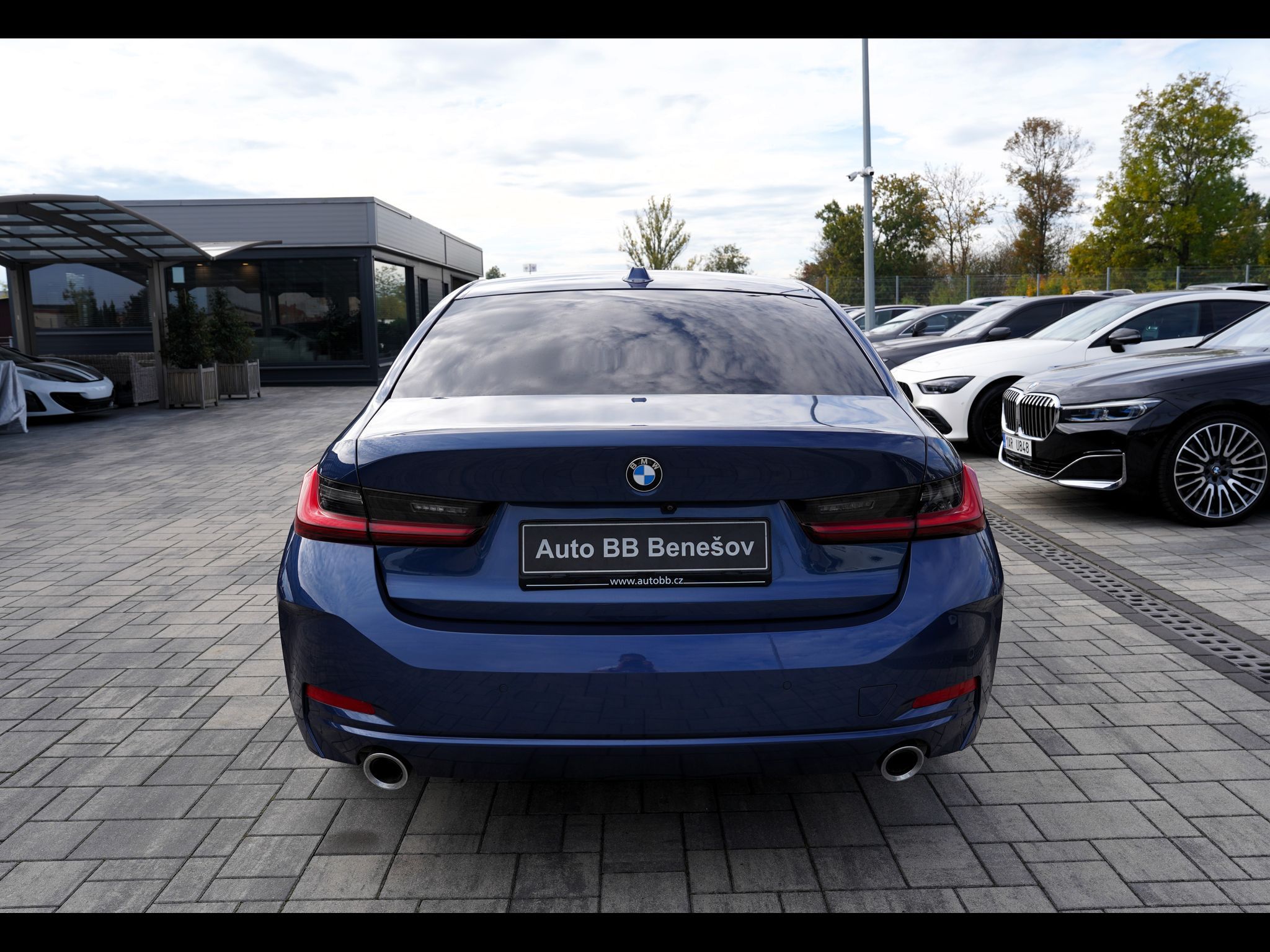 BMW Řada 3, 320d xDrive/Lasery/kůže/1.maj - fotka 5