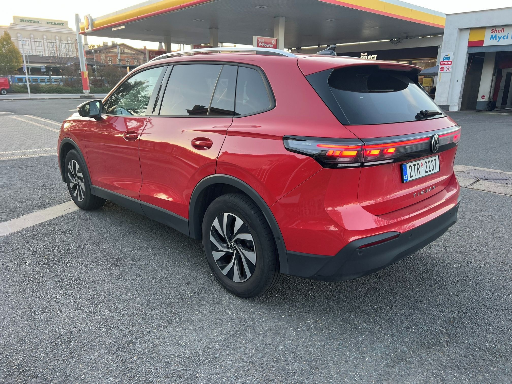 Volkswagen Tiguan, 15", DCC, H/K, tažné, nez. top - fotka 5