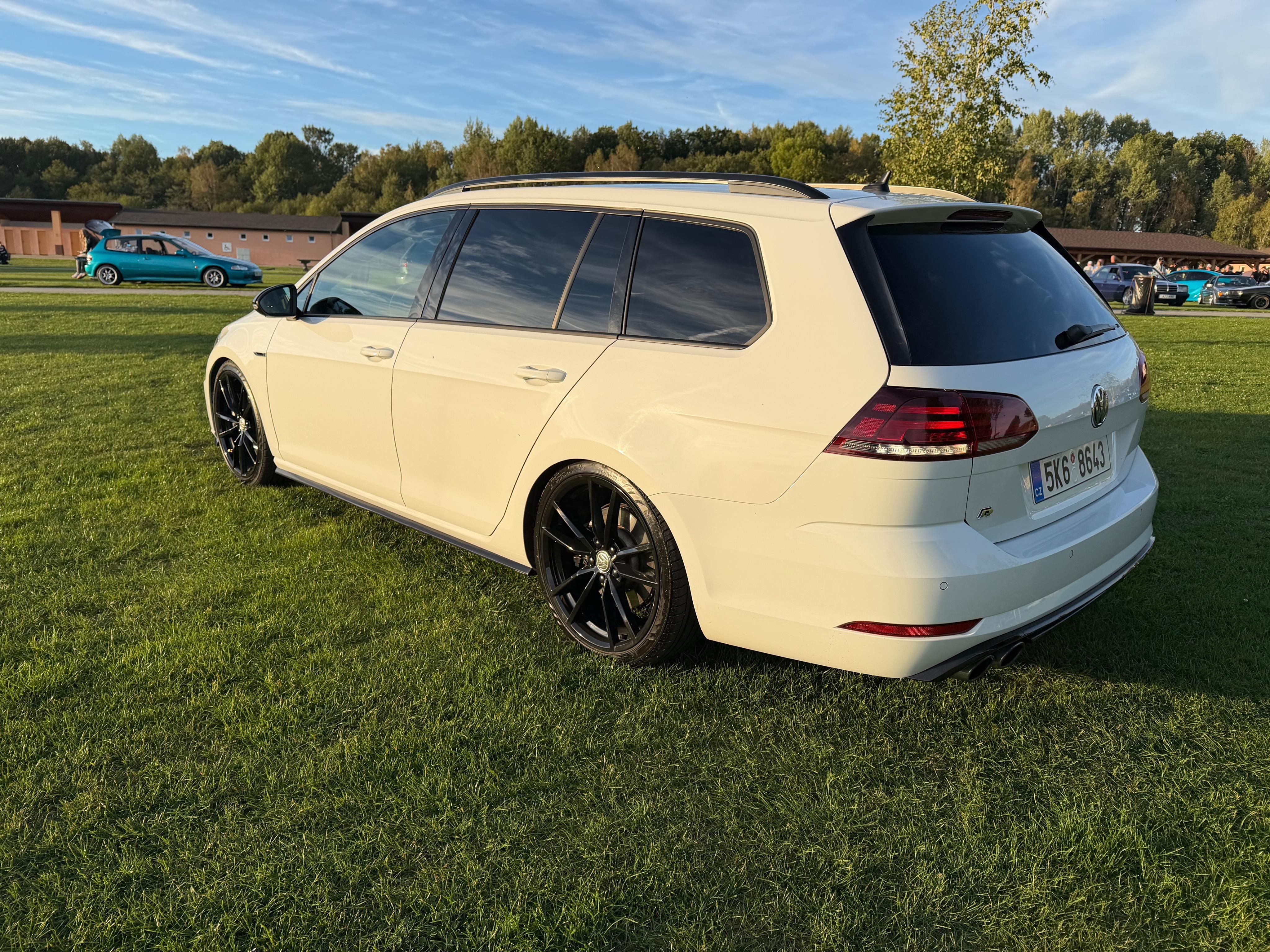 Volkswagen Golf, 7.5 R 221kw - fotka 2