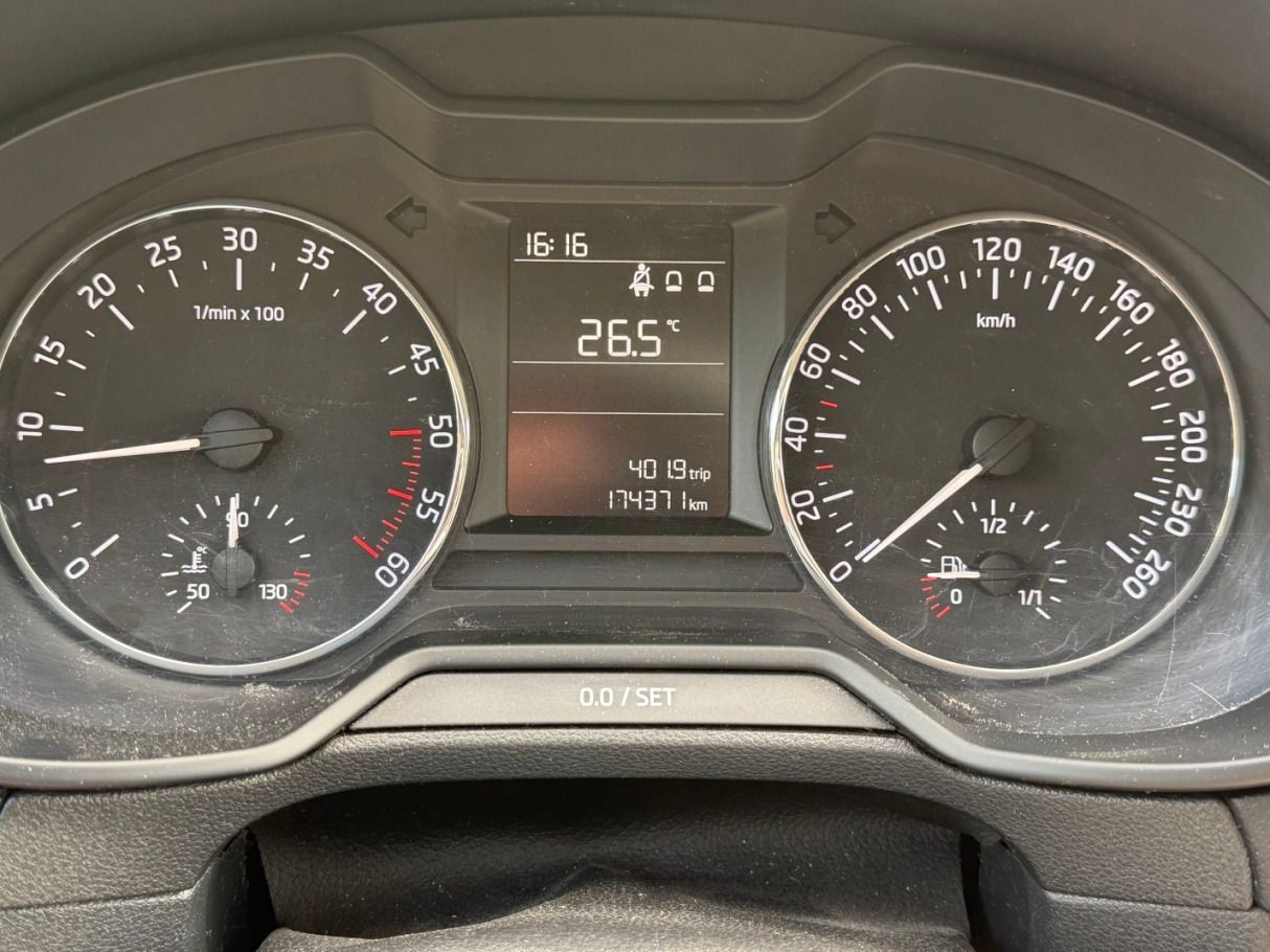 Škoda Octavia, 1.6TDi Liftback - fotka 6