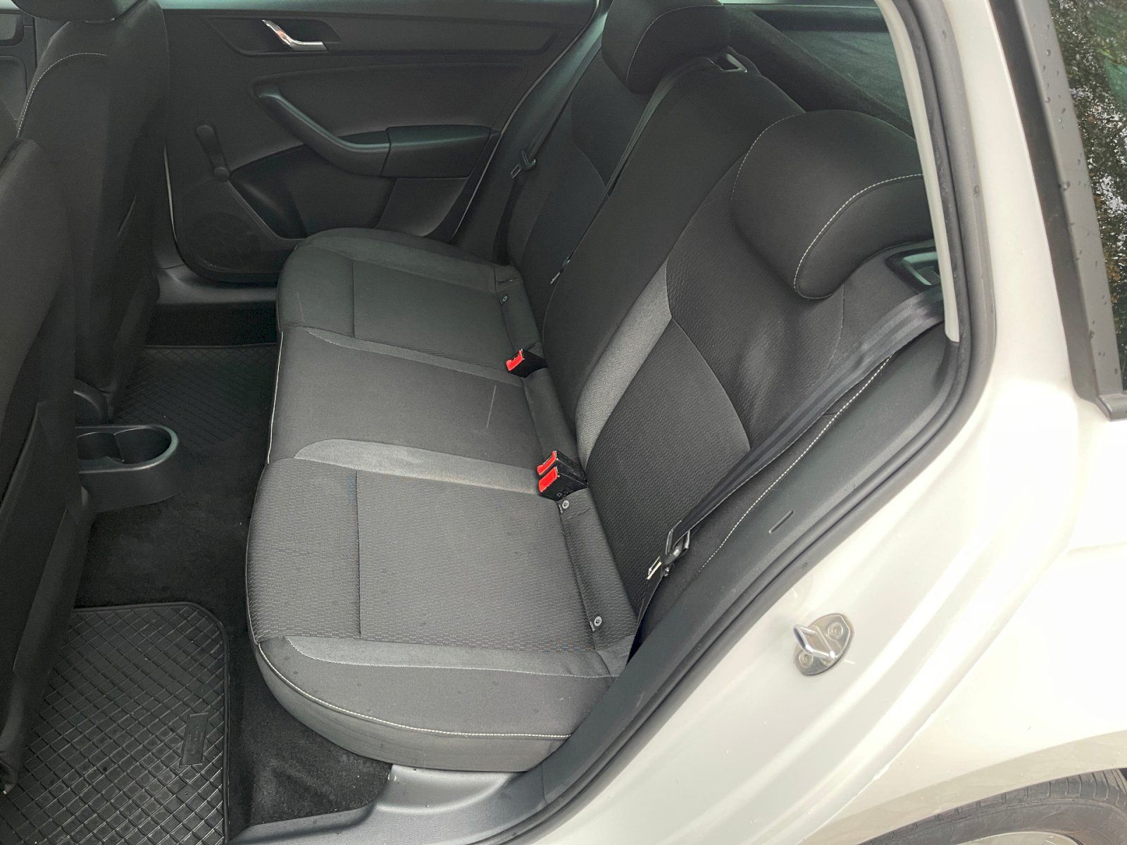 Škoda Rapid, Spaceback 1.2 TSi / 63 kW Ambi - fotka 6
