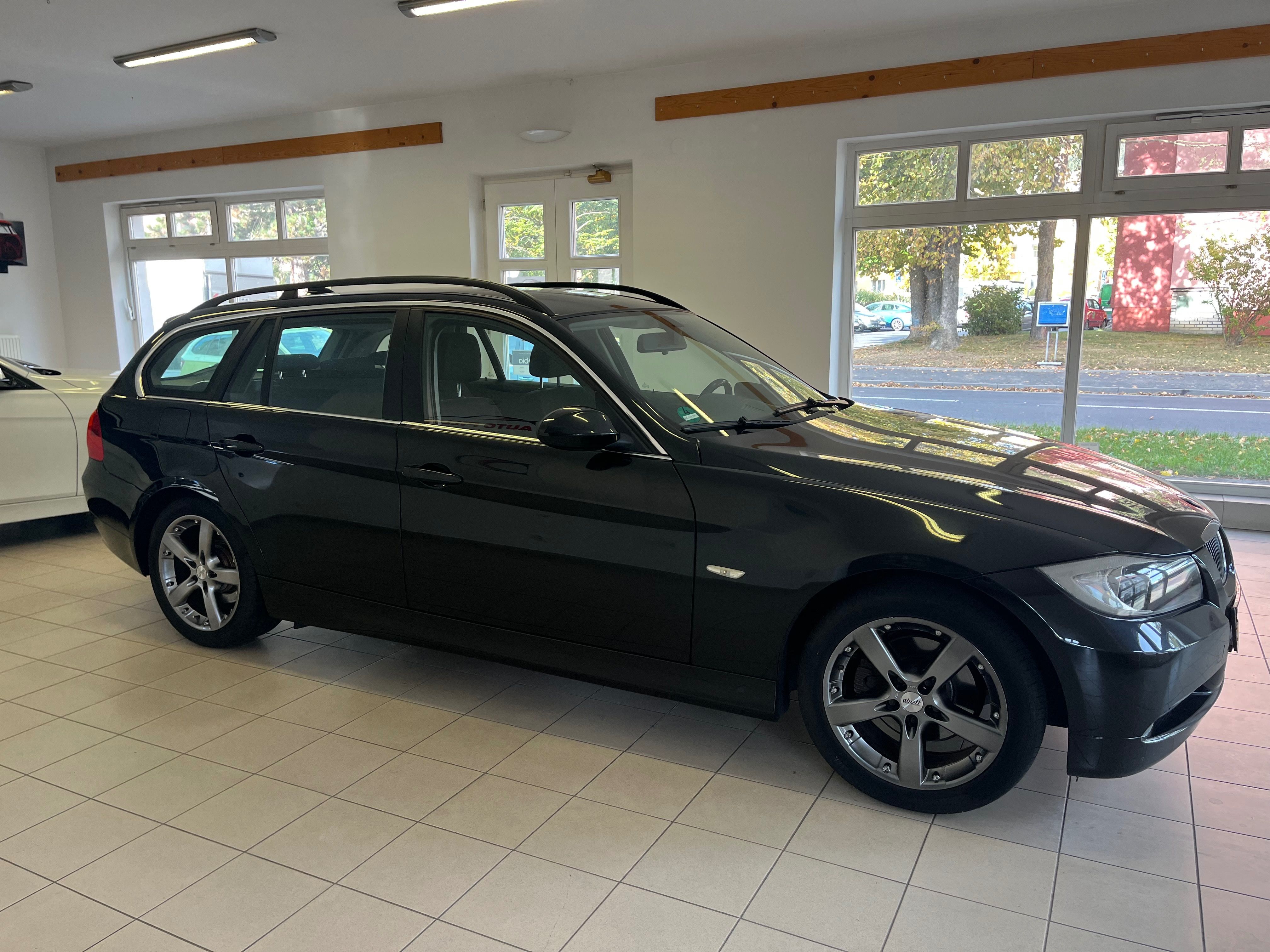 BMW Řada 3 - fotka 4