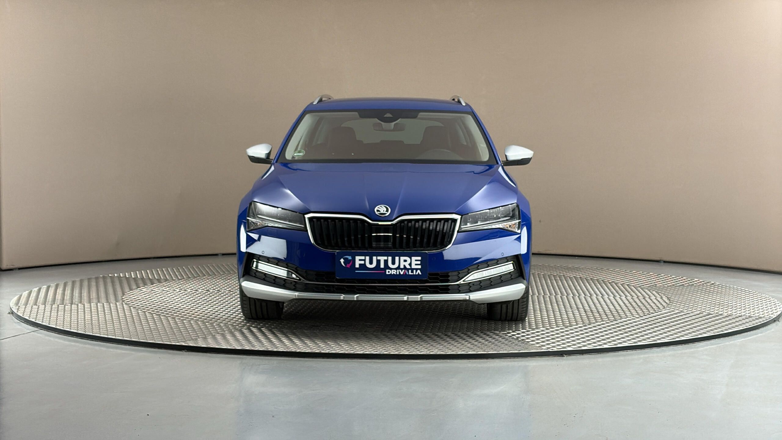 Škoda Superb, 2.0 TDI DSG 4x4 Scout Combi - fotka 3