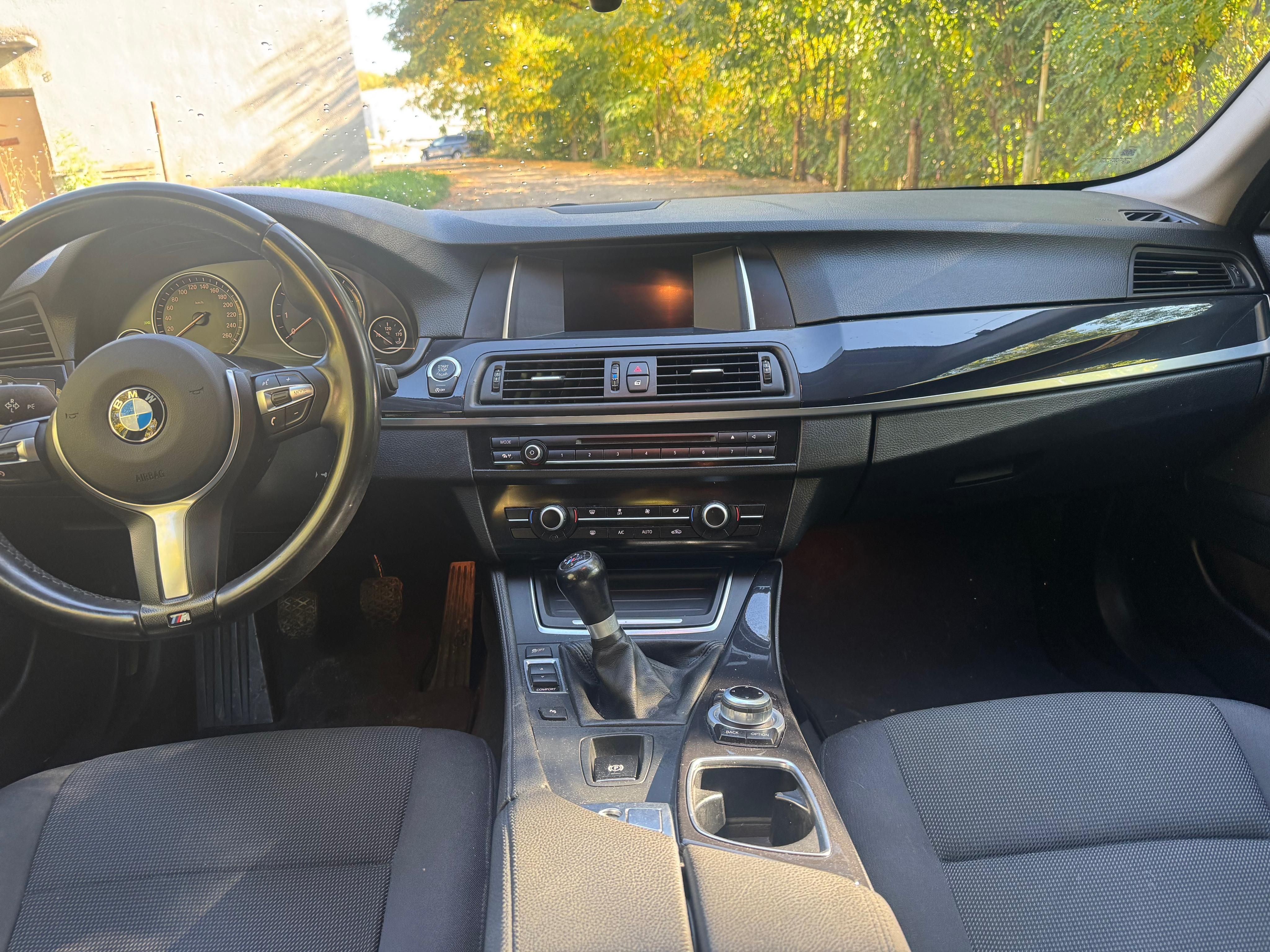BMW Řada 5, 520i facelift, harman/kardon - fotka 6