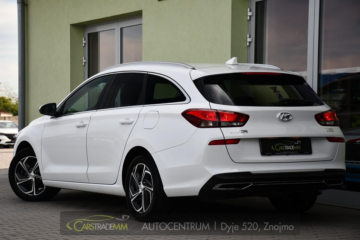 Hyundai i30, 1,6CRDi STYLE AUTOMAT - fotka 3