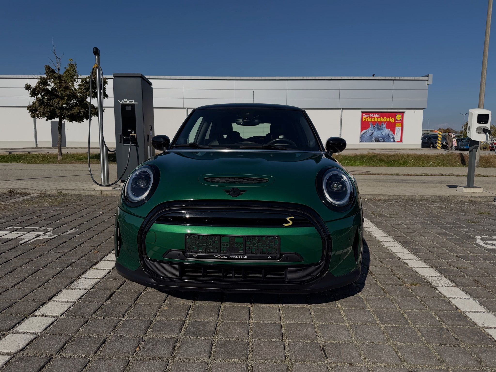 Mini Cooper, SE ACC KeyGo HuD Záruka 9/2028 - fotka 2