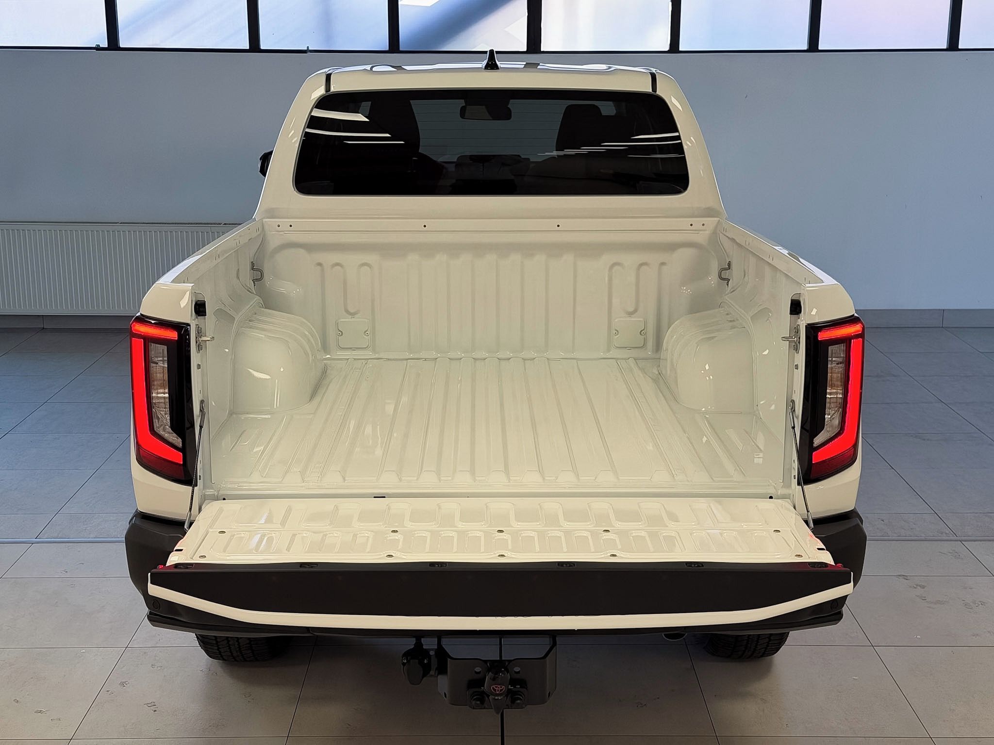 Toyota Hilux, Active, 2.8D MHEV, 4x4 - fotka 6