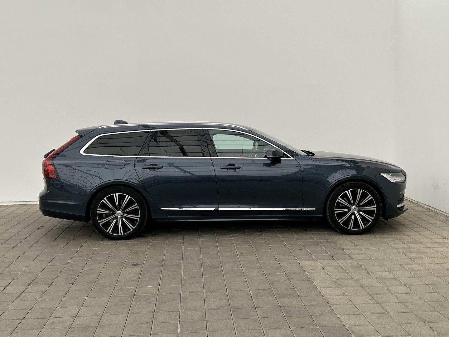 Volvo V90, 2.0Recharge 186kW 4x4  Inscrip - fotka 6