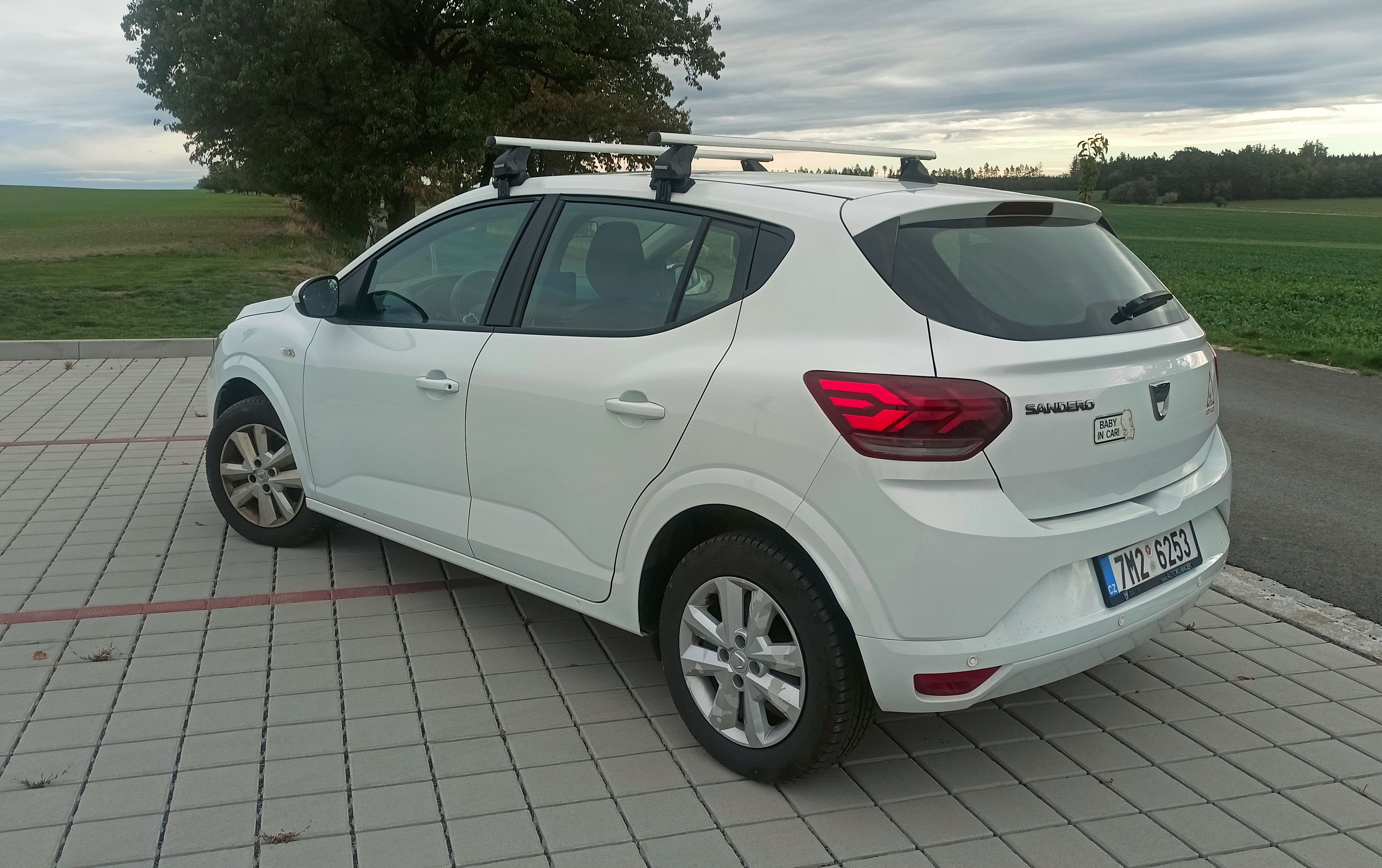 Dacia Sandero, 1.0 TCE 74kW LPG z výroby TOP - fotka 4