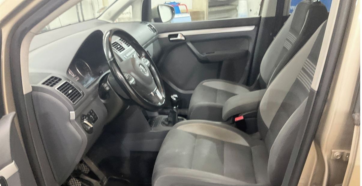 Volkswagen Touran, 1.2Tsi 77KW LIFE 7-MÍST TOP - fotka 2