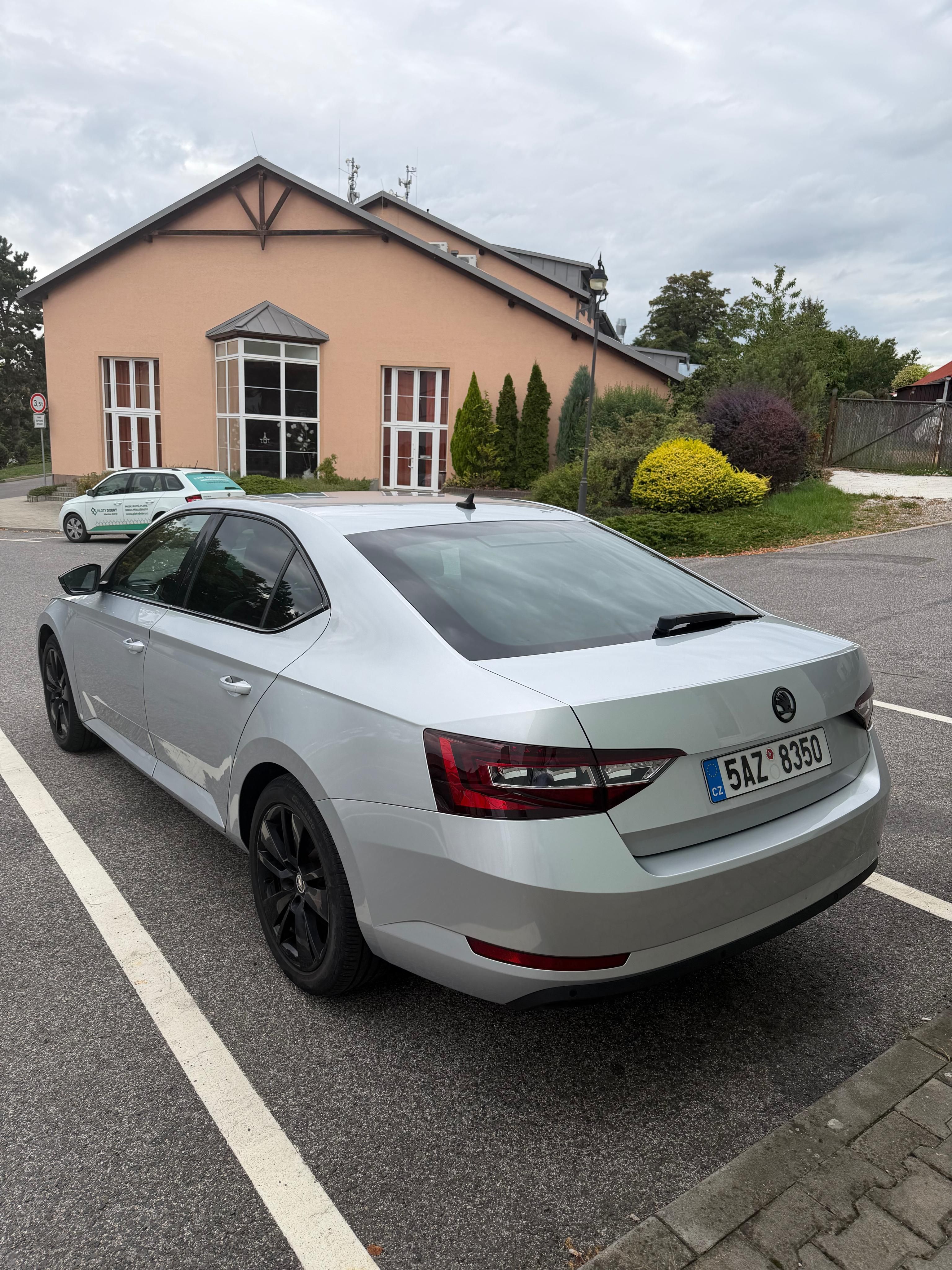 Škoda Superb - fotka 3