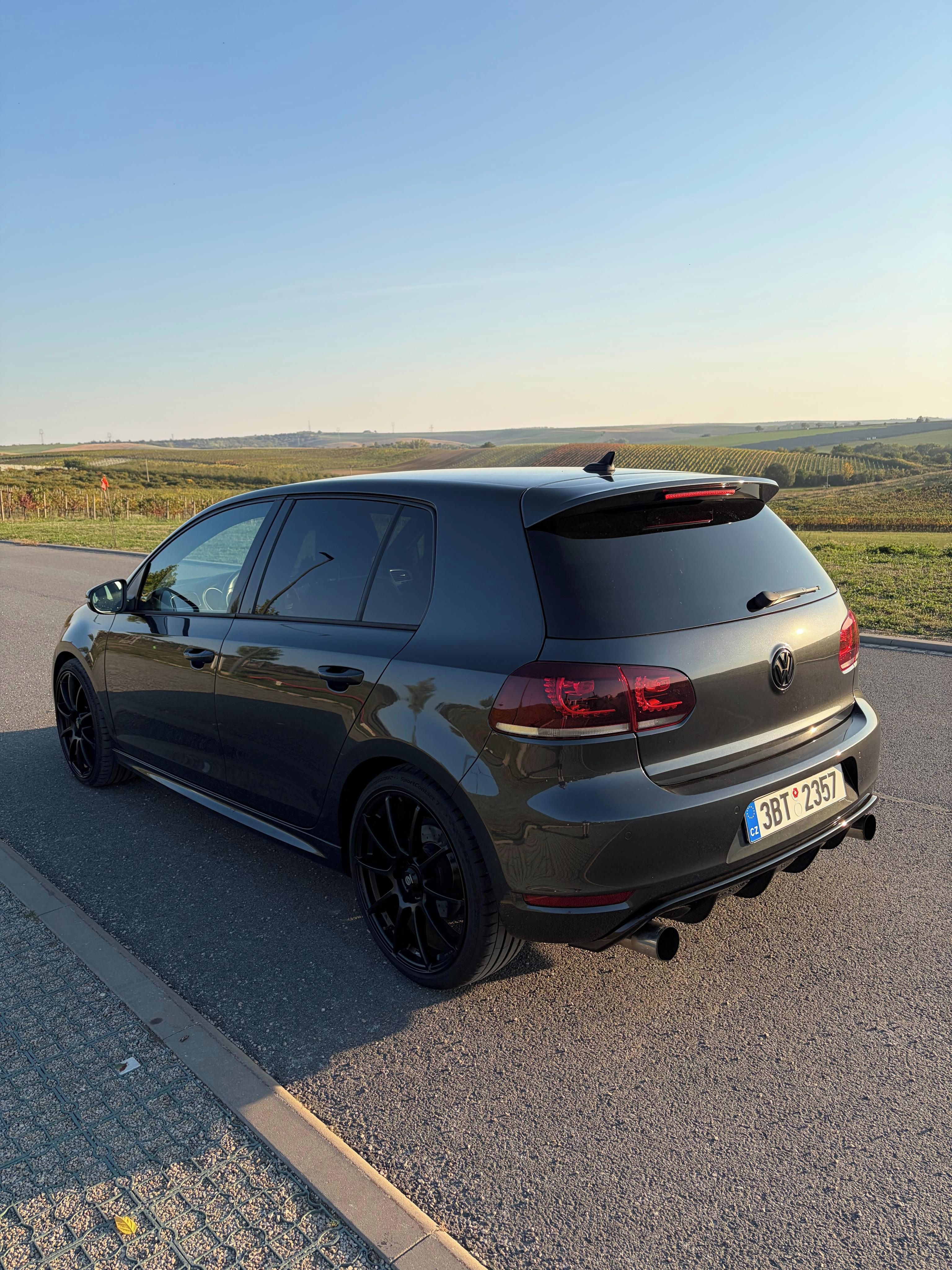 Volkswagen Golf, 6 GTI edice 35 - fotka 5