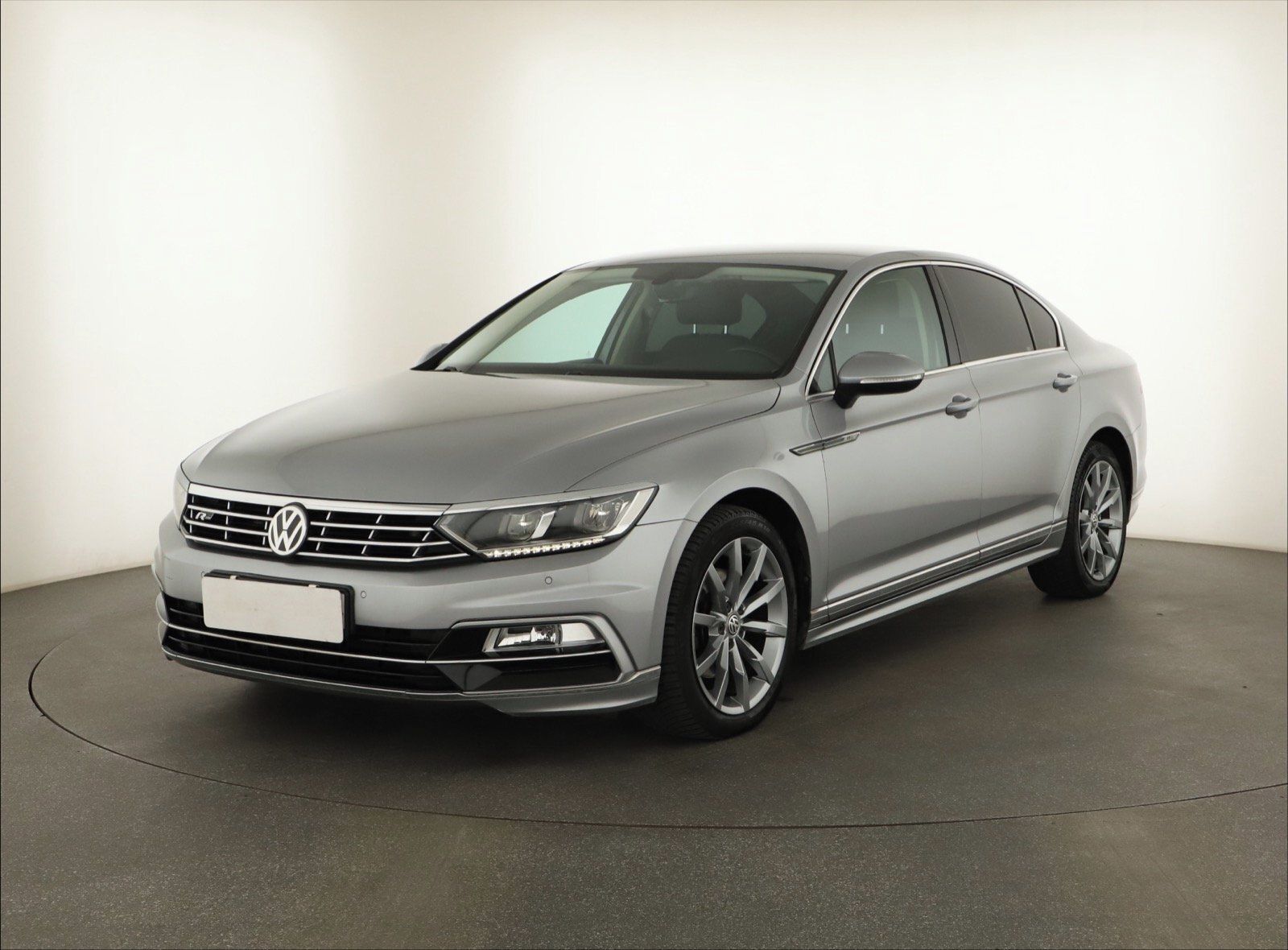 Volkswagen Passat, 2.0 TDI, R-Line, Automat, Kůže - fotka 2