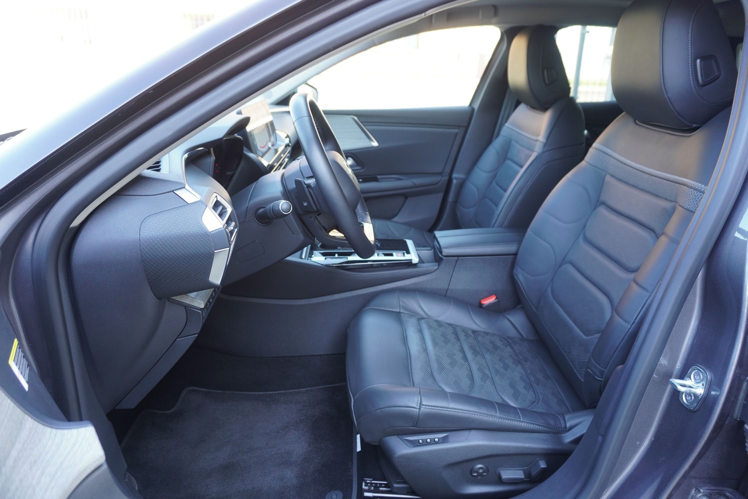 Citroën C5 X, 225 plug in Hybrid Shine Pack - fotka 6