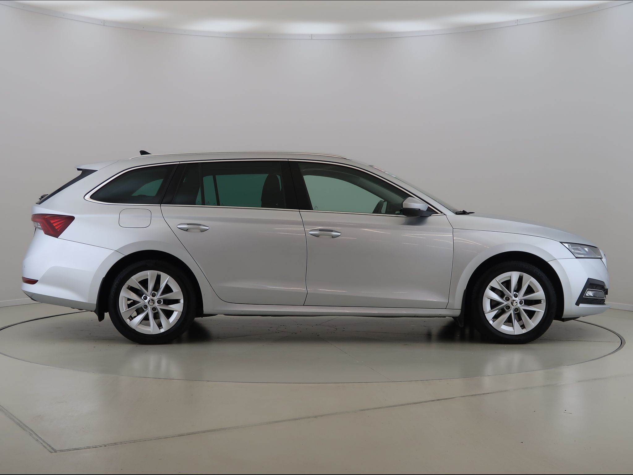 Škoda Octavia, 2.0,TSI,140kW,4x4,DSG,CZ,1Maj - fotka 4