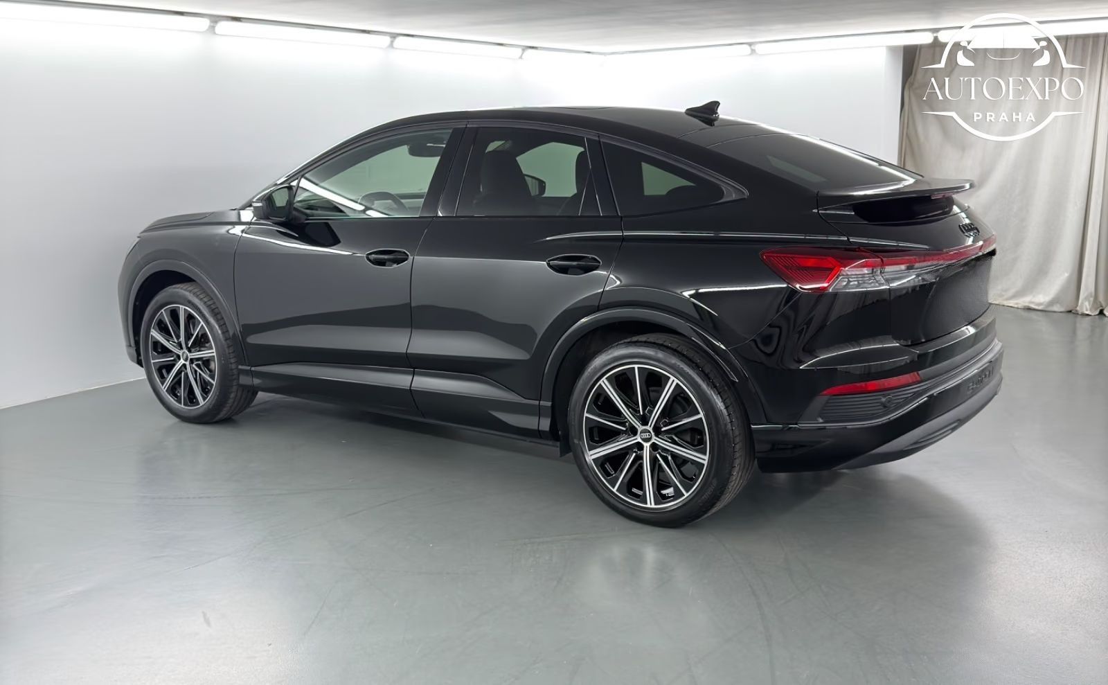 Audi Q4 e-tron, Q4 55 Sportback S-Line * - fotka 3