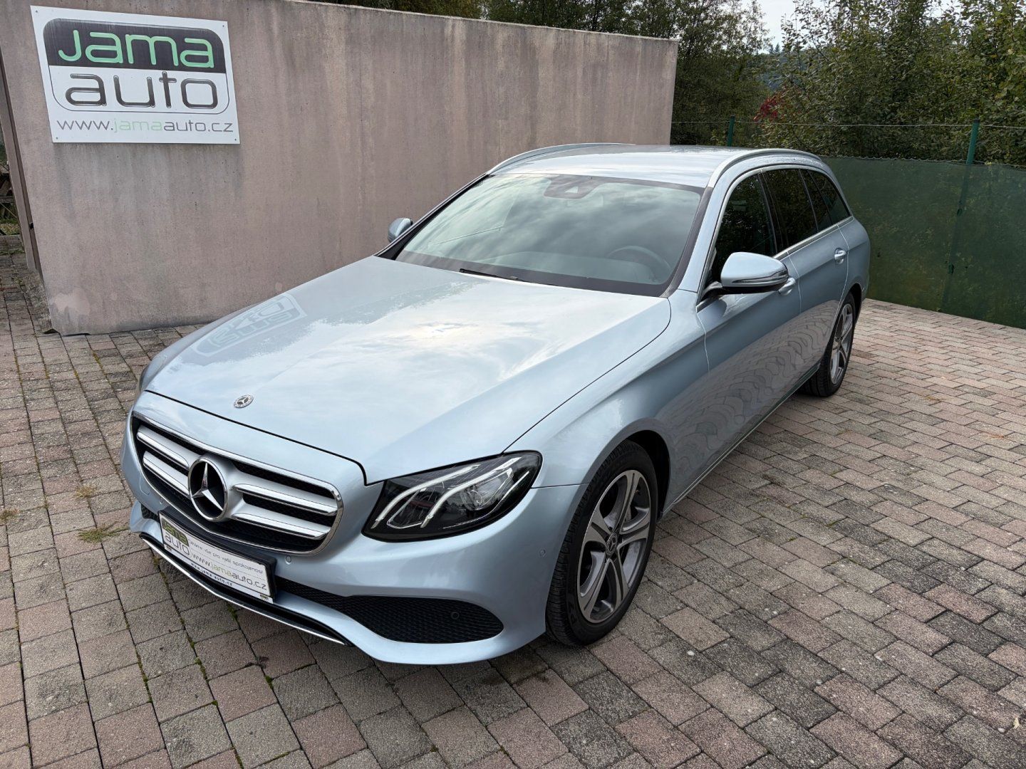 Mercedes-Benz Třídy E, E400 245kW 4MATIC TAŽNÉ NAVI