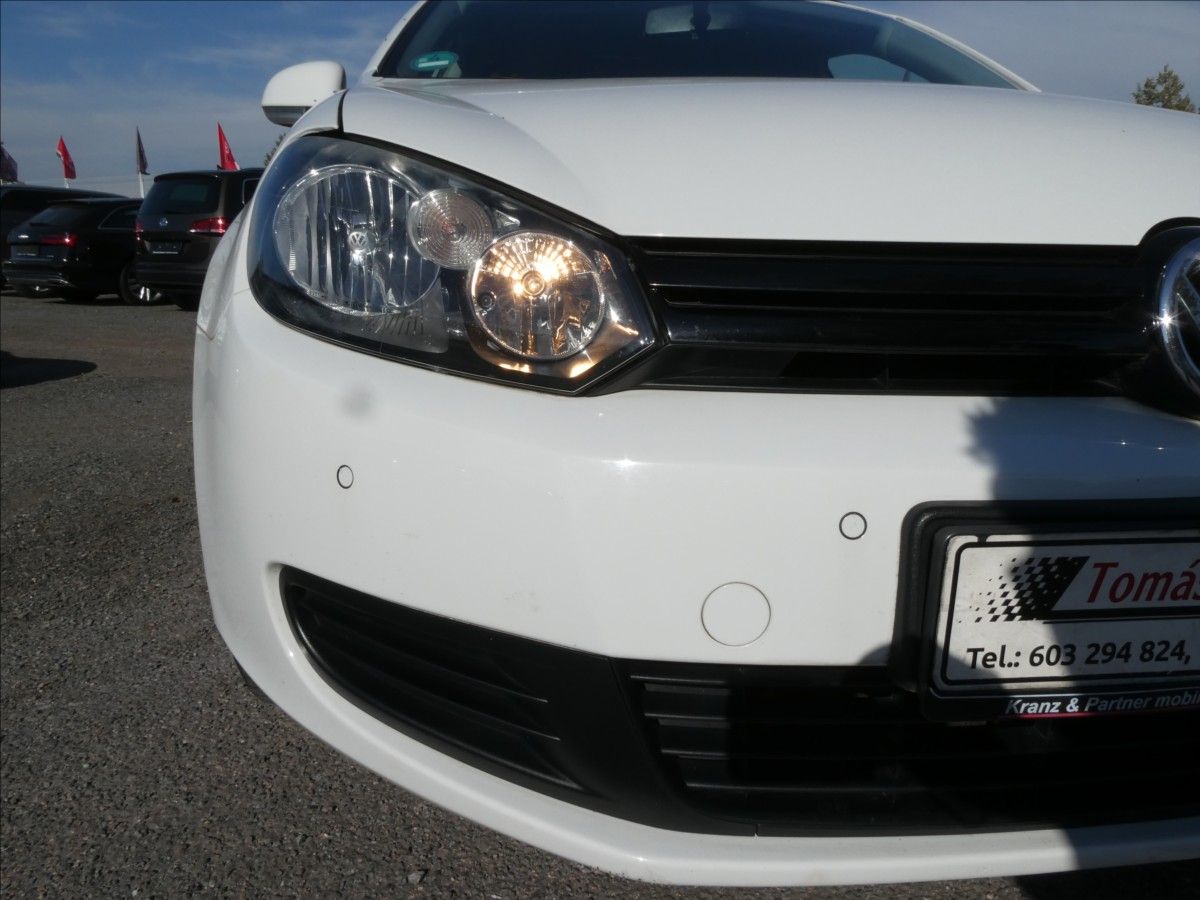 Volkswagen Golf, 1,2 TSi 77kW serviska, klima - fotka 5