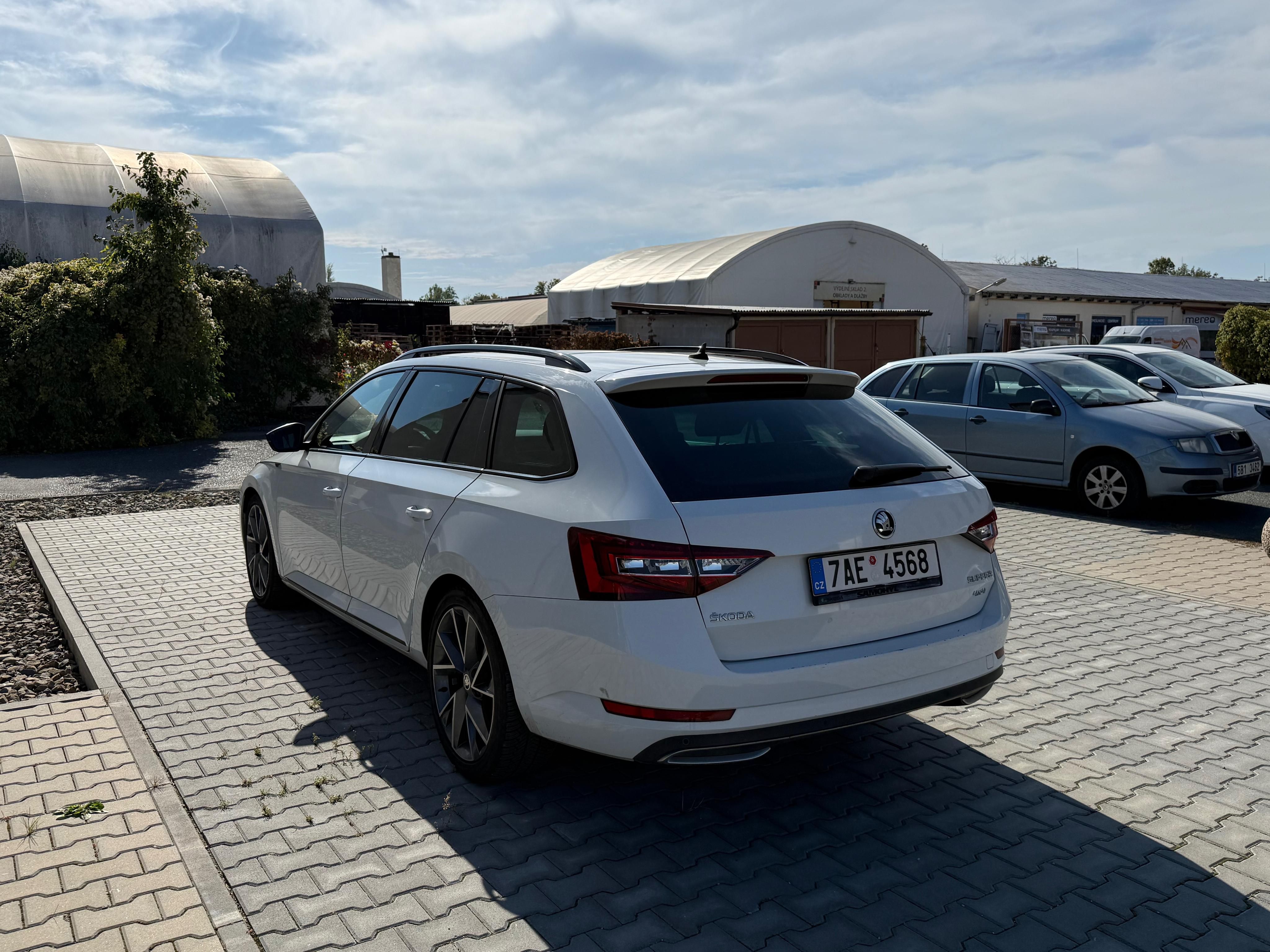 Škoda Superb, Sportline 2.0TDI 140kw 2maj ČR - fotka 6