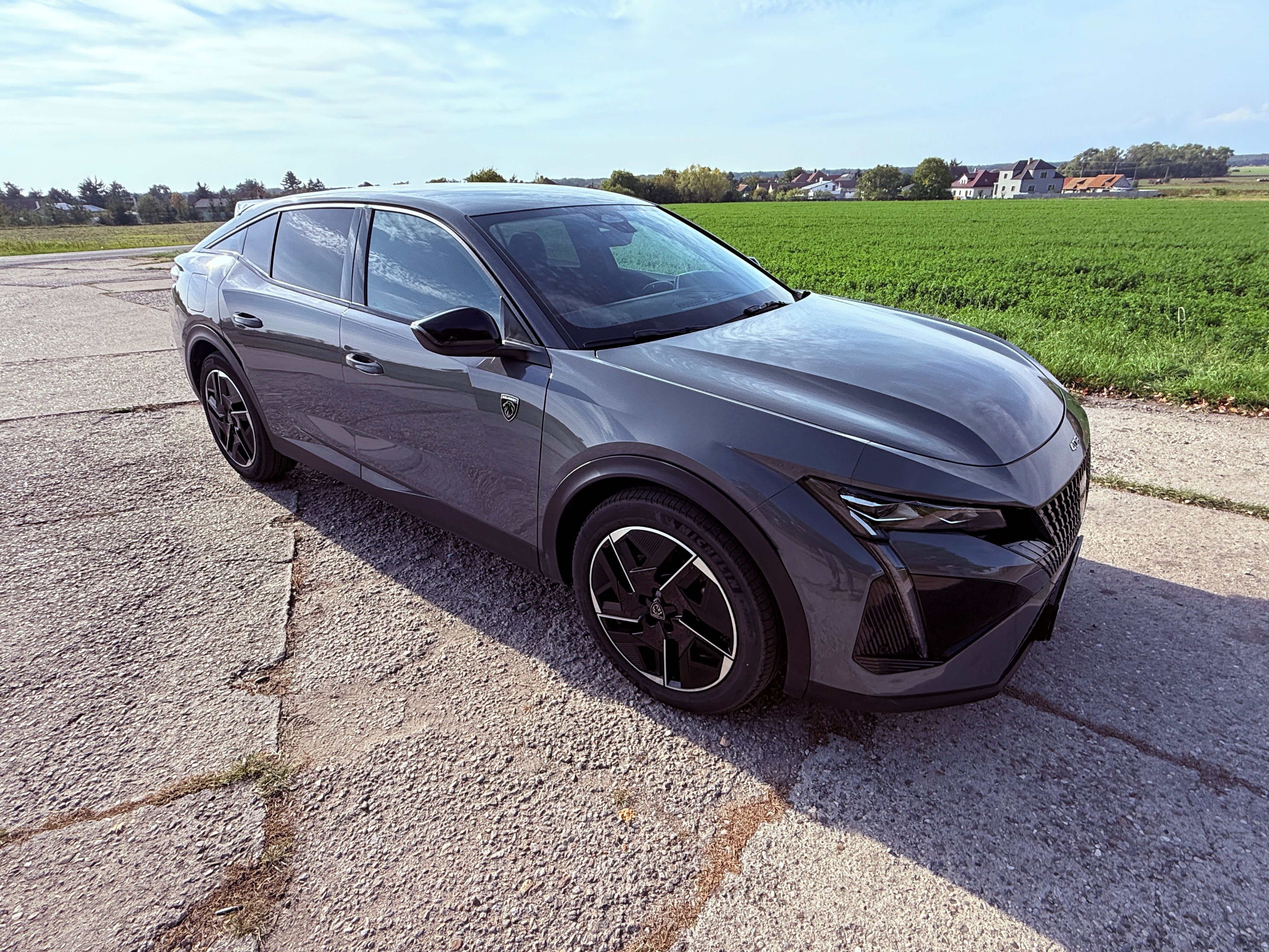 Peugeot 408, Peugeot 408 GT Hybrid