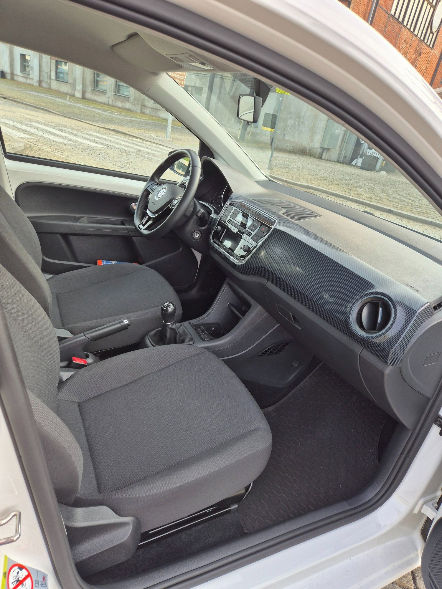 Volkswagen Up!, 1.0 MPI 44 kW | ČR | servis VW - fotka 5