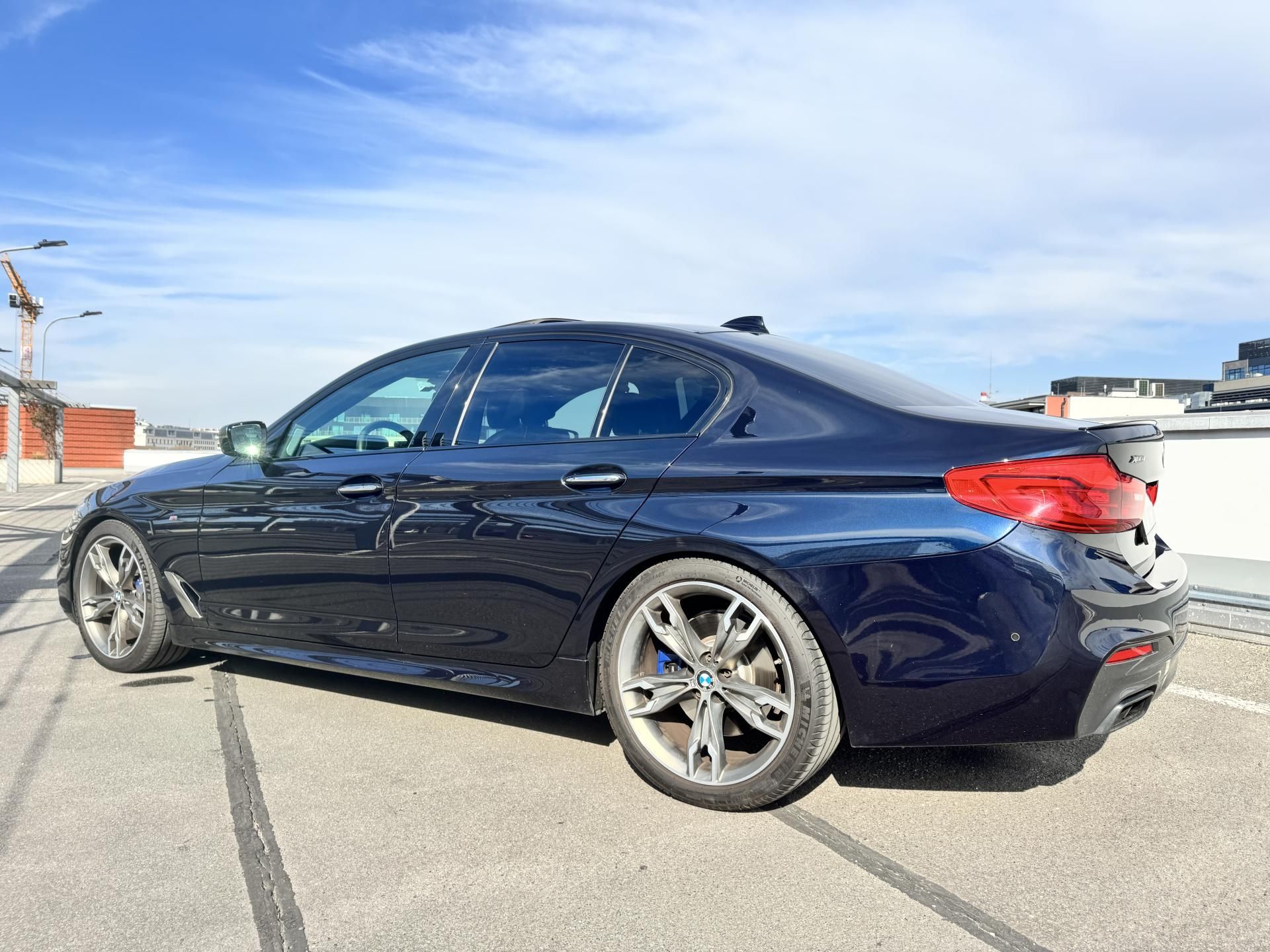 BMW Řada 5, M550i xDrive nez.topení - fotka 4