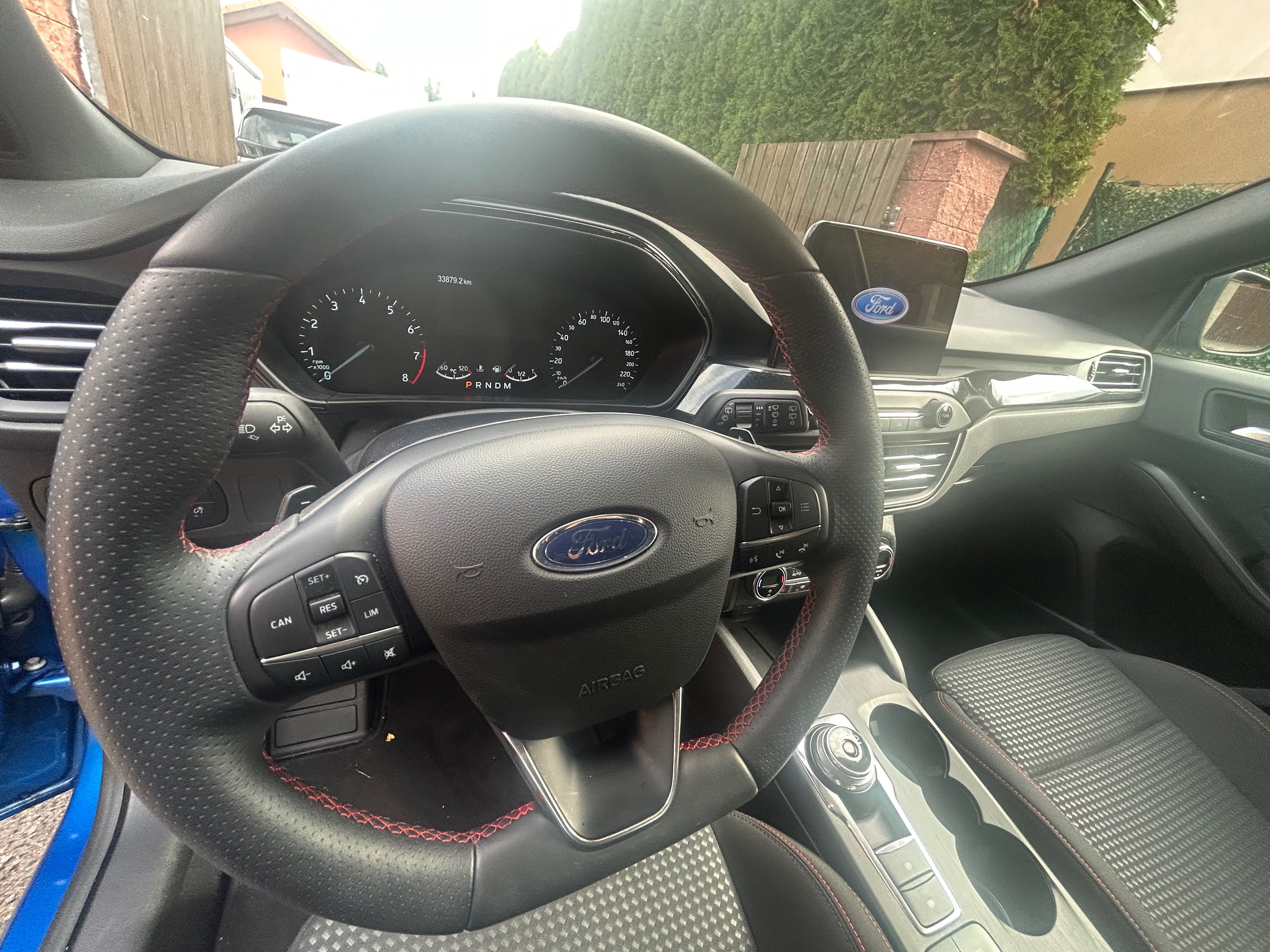 Ford Focus, 1.5 134kw 8AT ST-LINE 33.800km - fotka 5