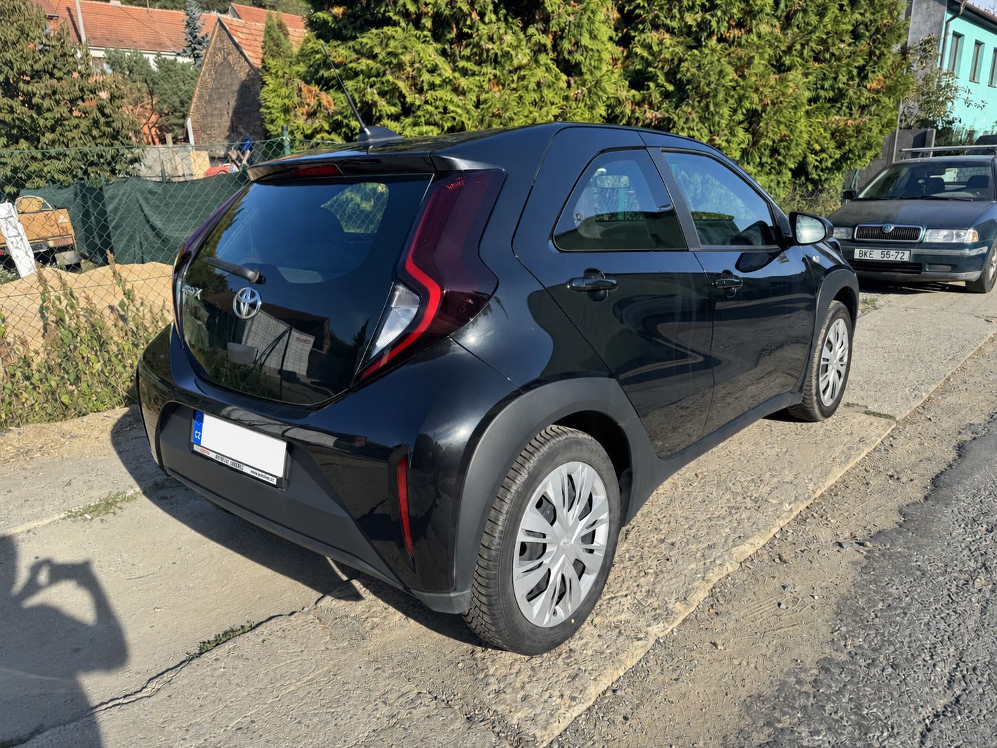 Toyota Aygo, AYGO X 1.0L COMFORT černá - fotka 4