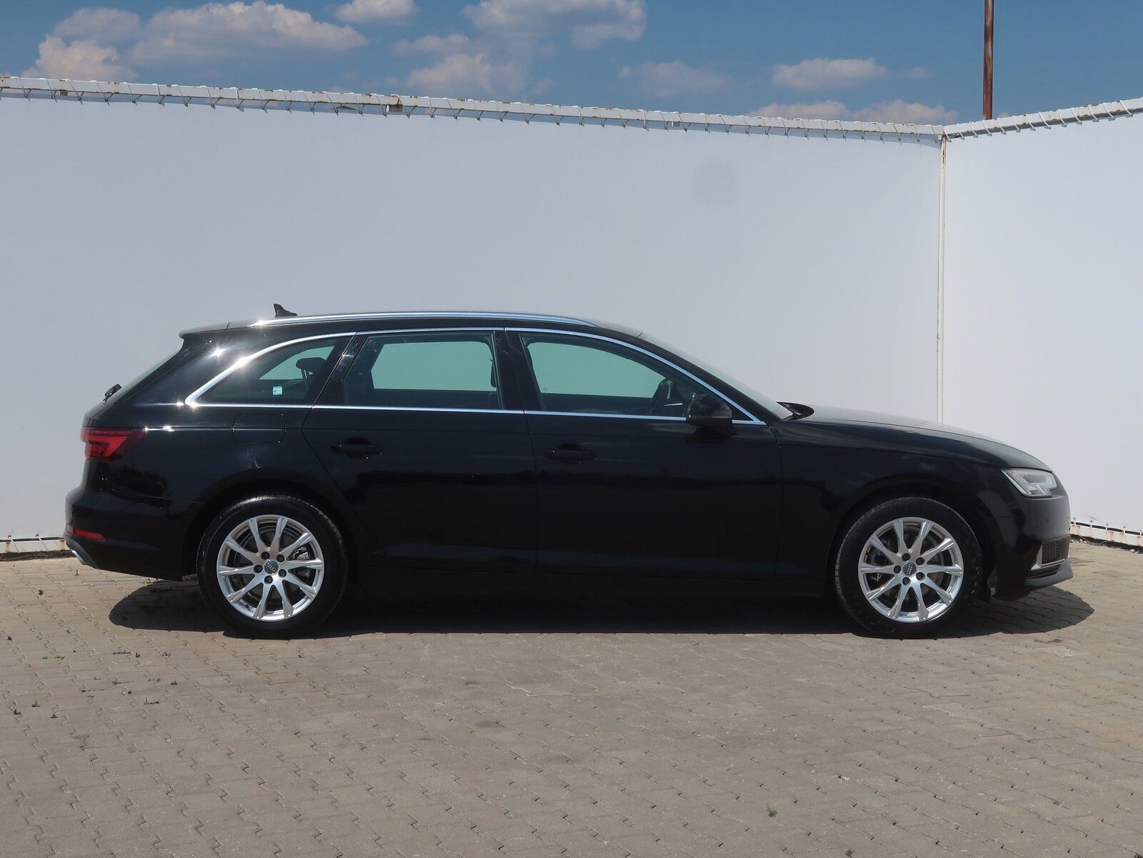 Audi A4, 35 TFSI, Serv.kniha - fotka 6