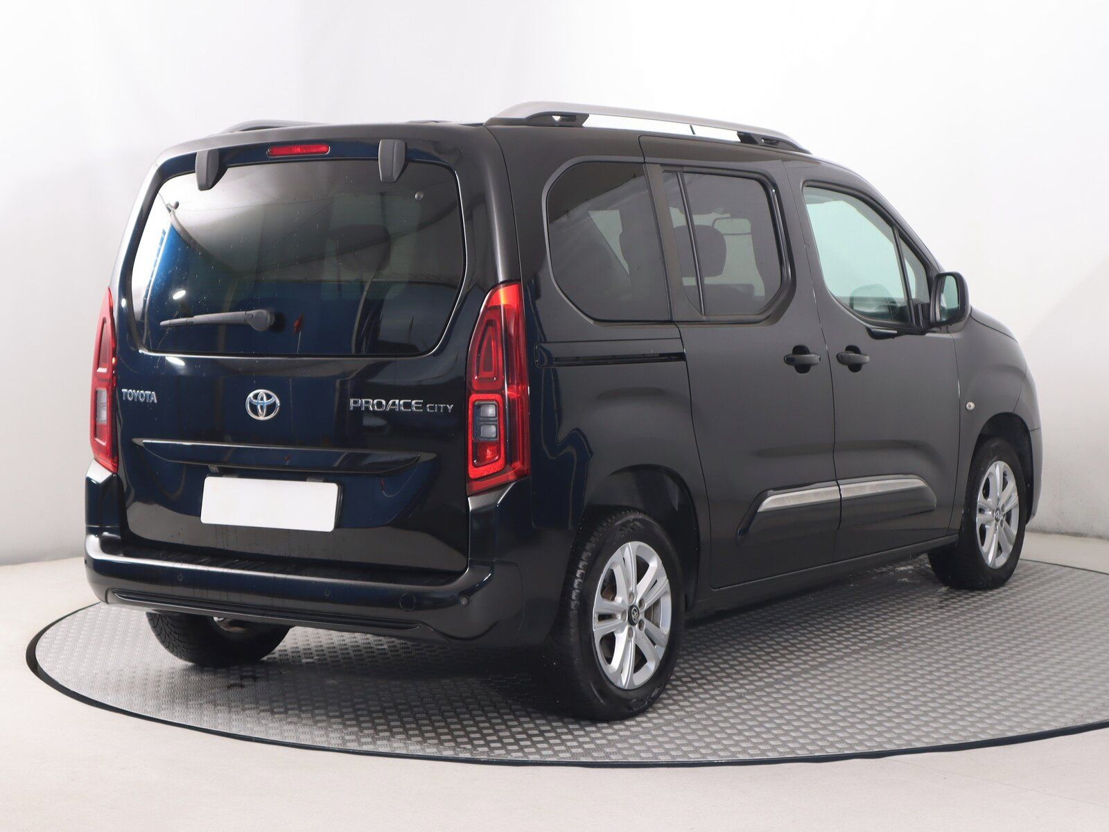 Toyota Proace City Verso, 1.5 D-4D, Shuttle, 5Míst, ČR - fotka 5
