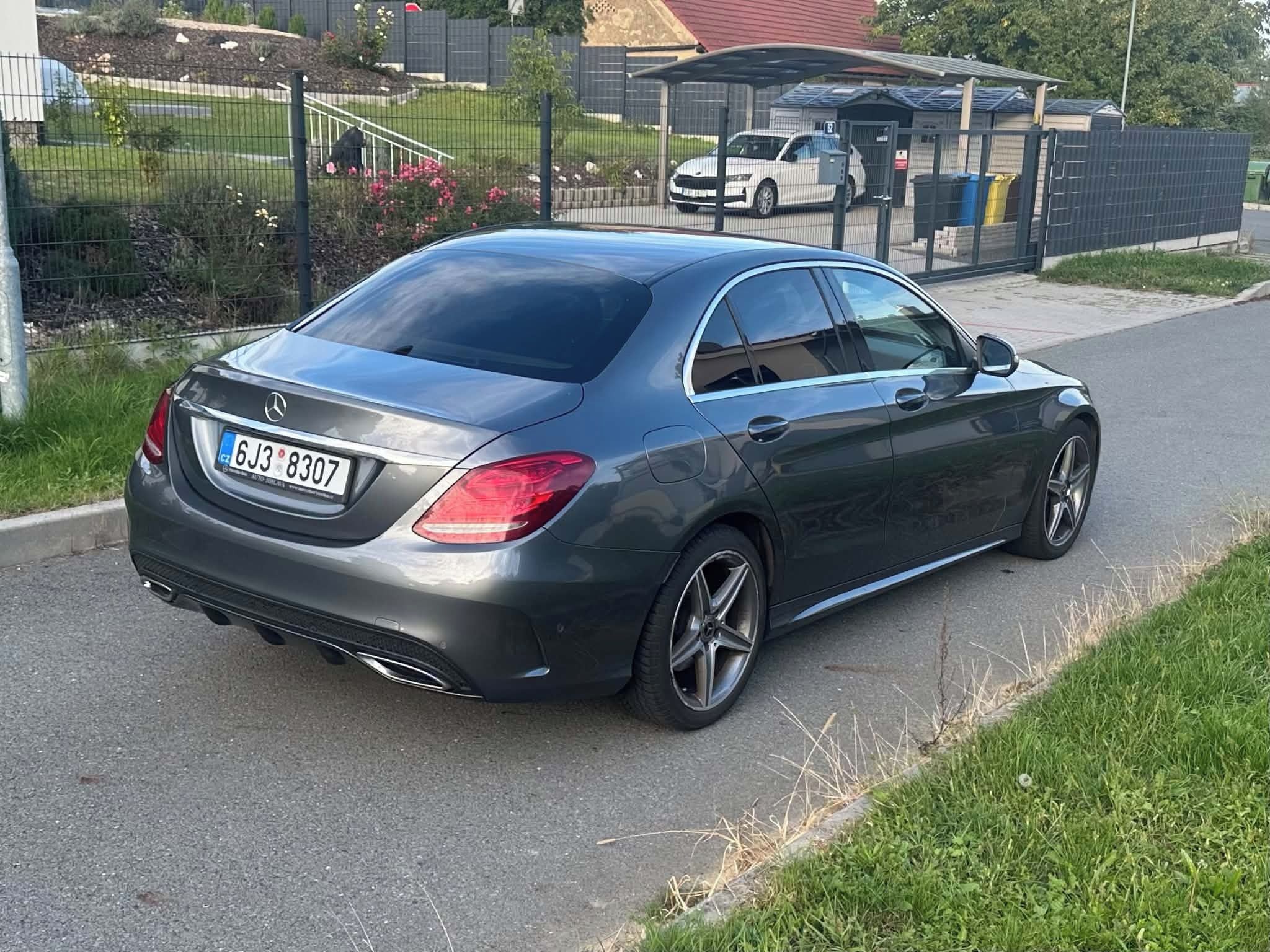 Mercedes-Benz Třídy C, Mercedes-Benz C 220 d W205 125 - fotka 4