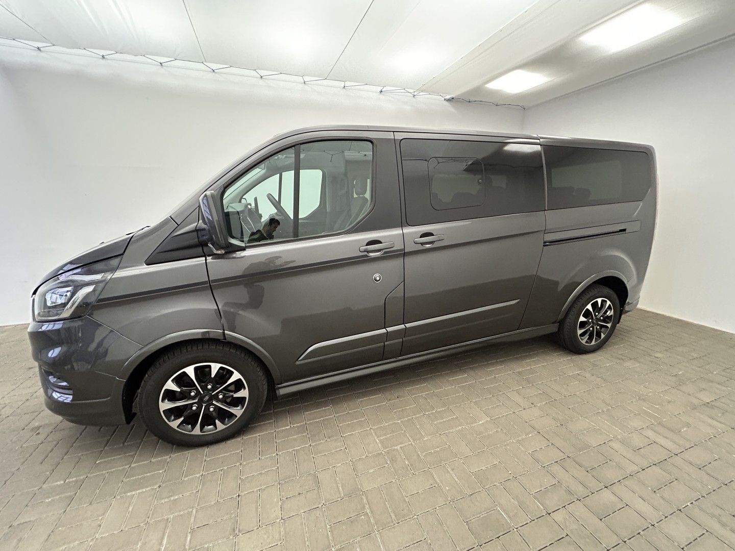 Ford Tourneo Custom, 2.0TDCI 110kW - fotka 3