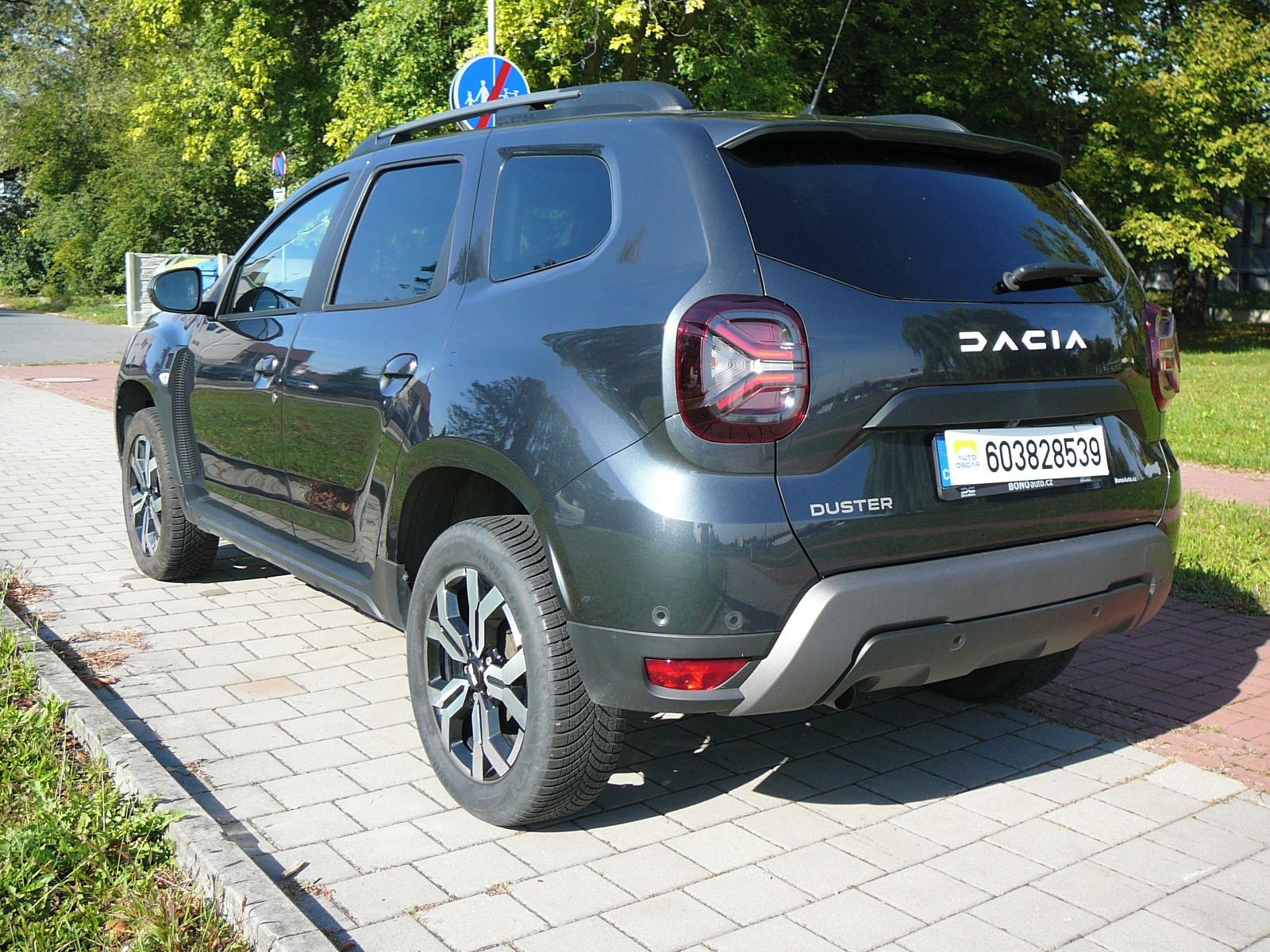 Dacia Duster, 13TCe 1MAJ ČR 4X4 57TKM!!! - fotka 4