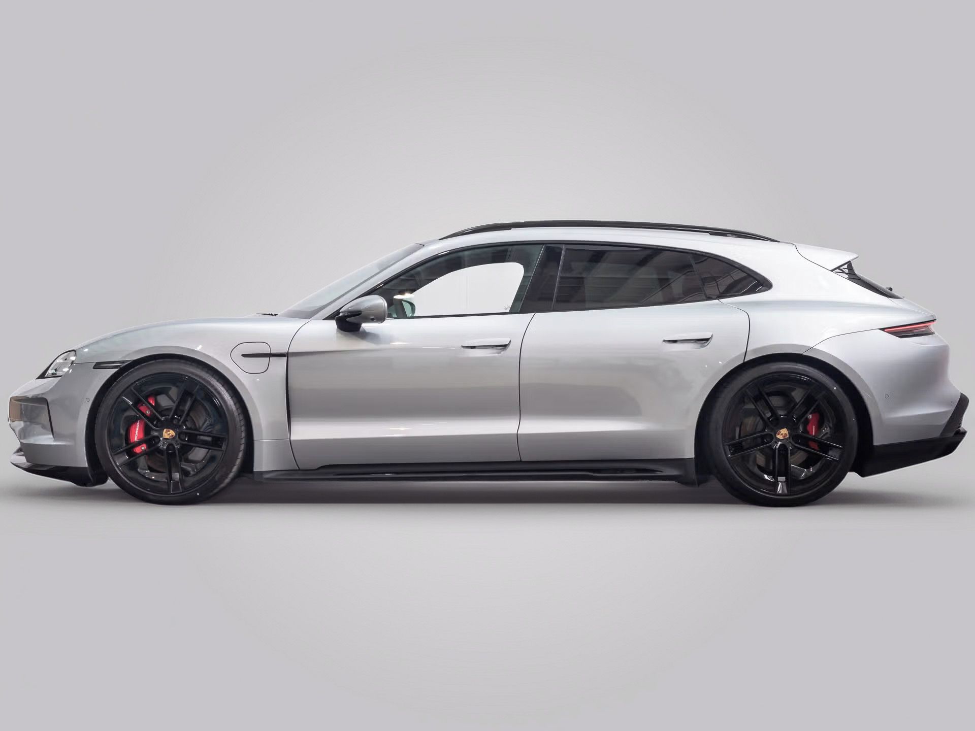Porsche Taycan, GTS Sport Turismo HuD Inno Ven - fotka 3