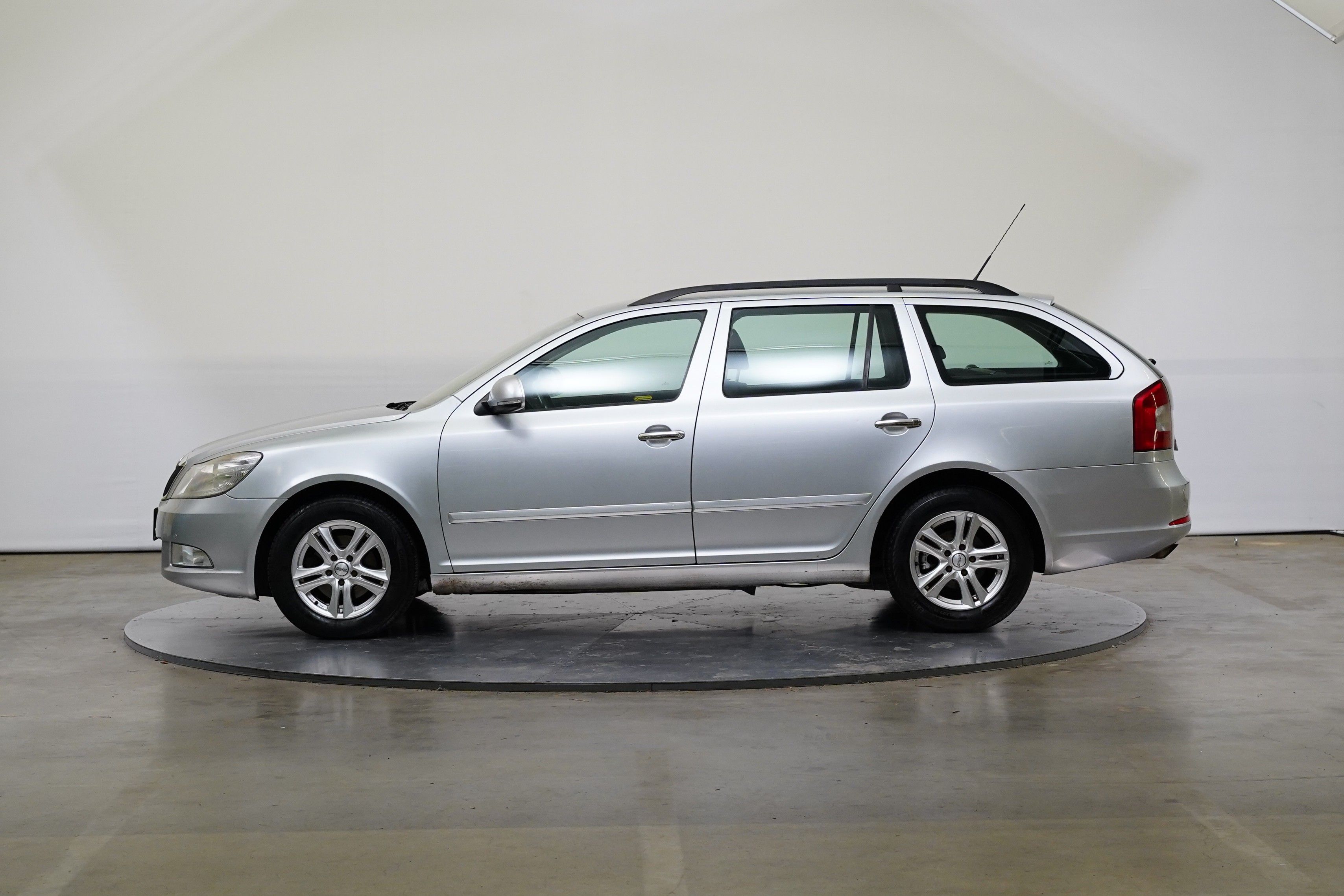 Škoda Octavia, 1.6 TDI 77 kW Active - fotka 3