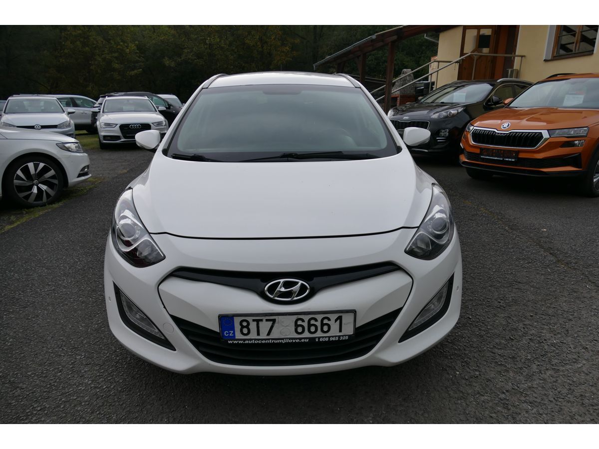 Hyundai i30, 1,6 88KW KLIMA - fotka 2