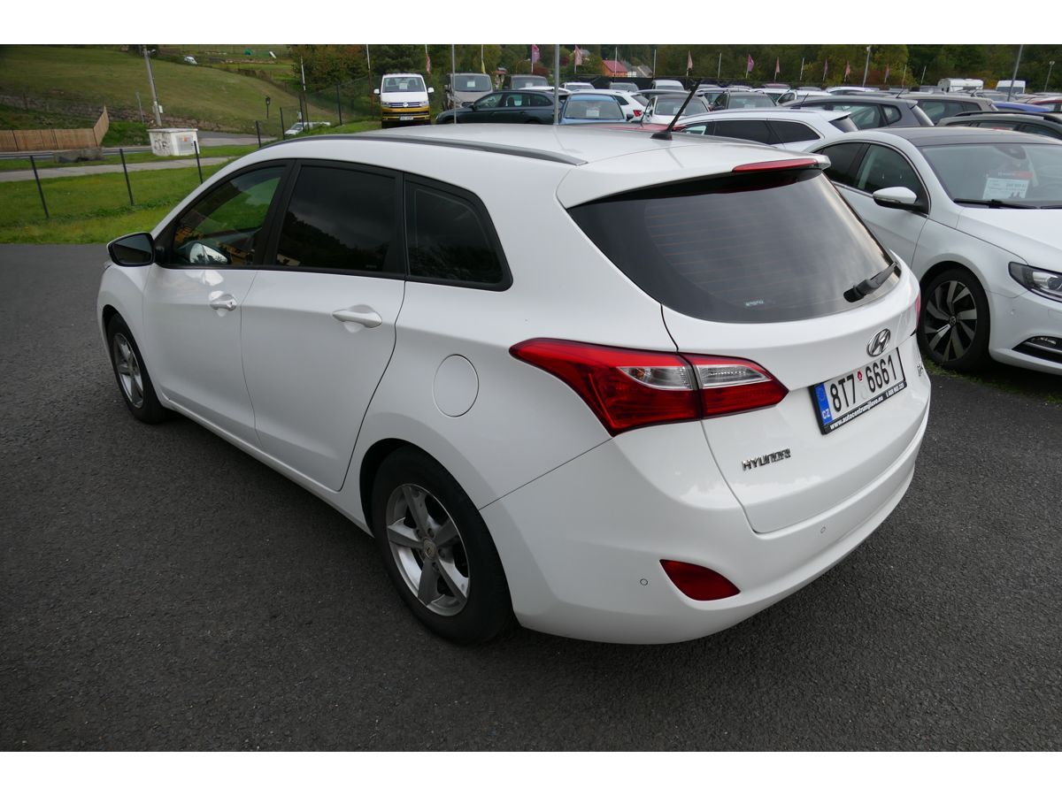 Hyundai i30, 1,6 88KW KLIMA - fotka 6