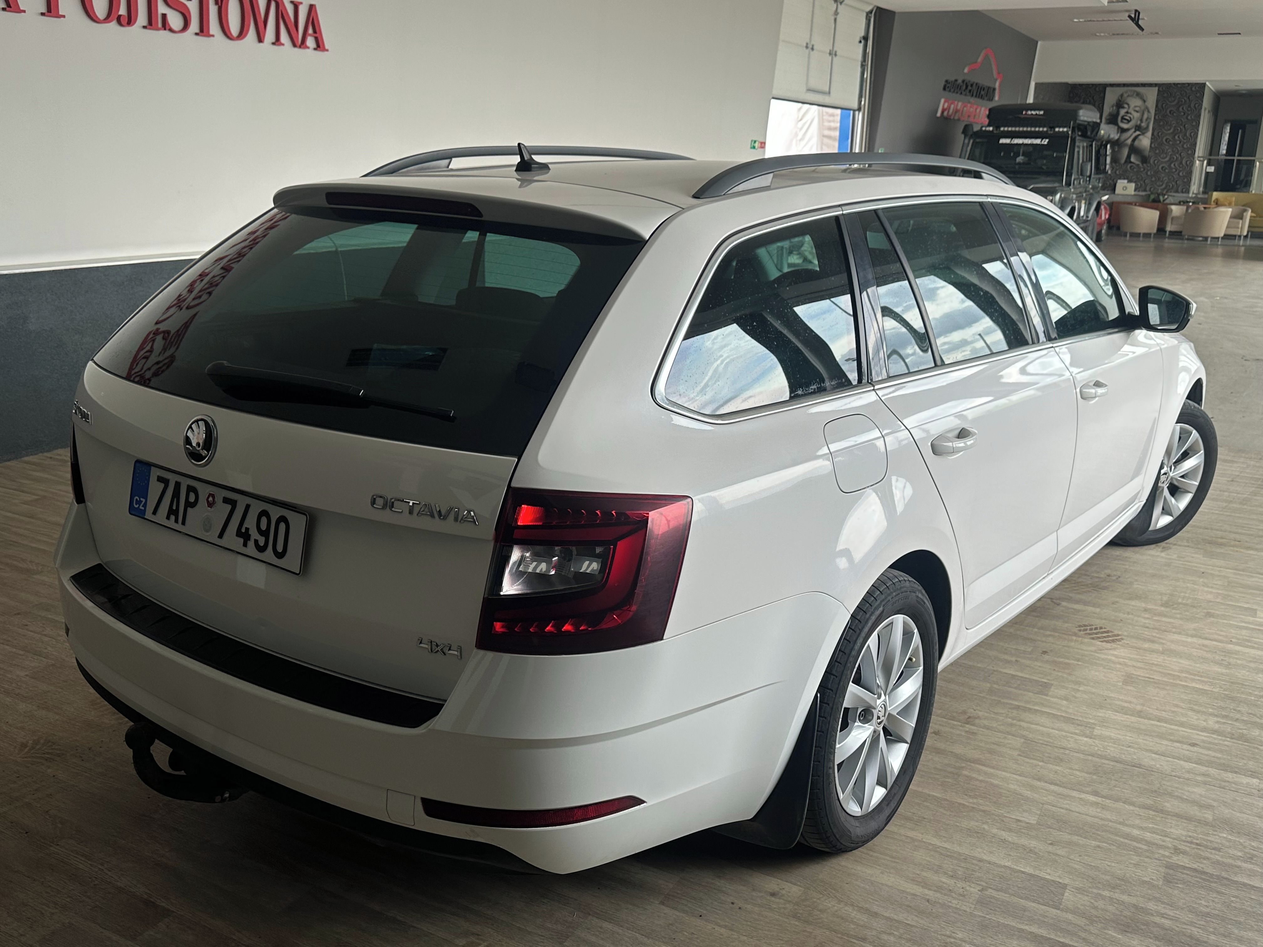 Škoda Octavia, 1,6TDI*4x4*LED*Výhřev*Navi*ČR* - fotka 4