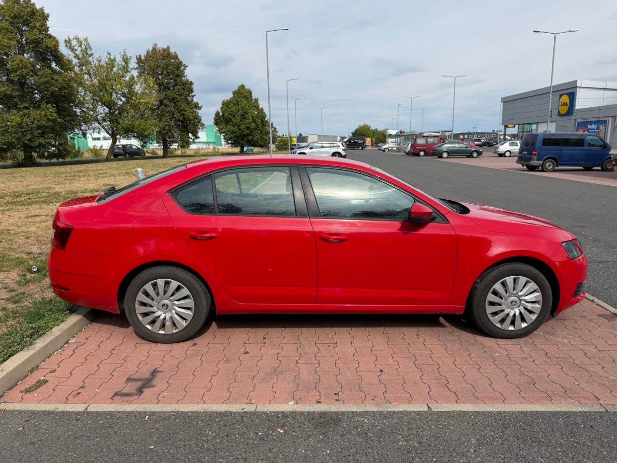 Škoda Octavia, 1.6TDi Liftback, Facelift, taž - fotka 4