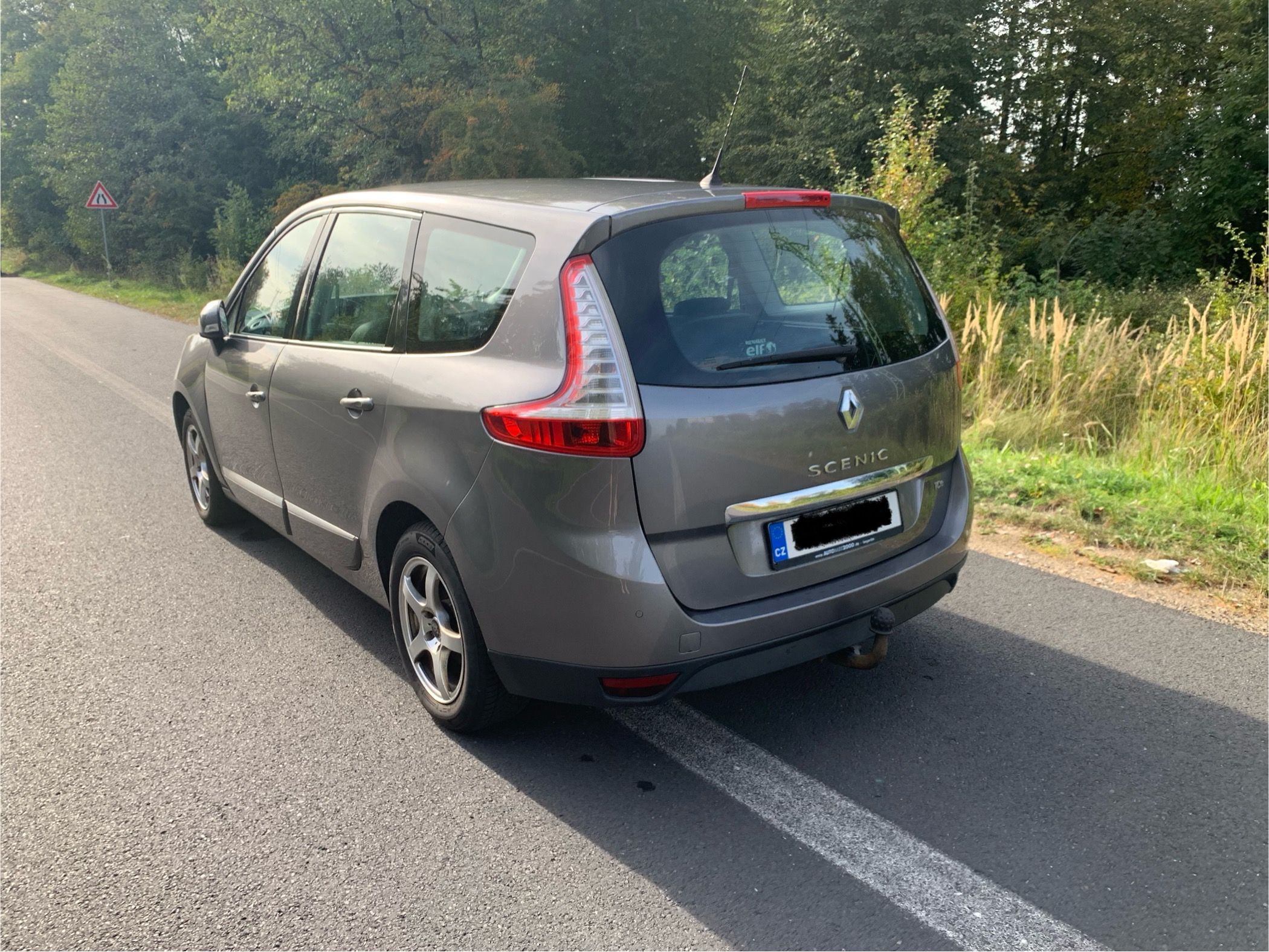 Renault Scénic, Renault Scénic 1.4 TCe, 7 míst - fotka 2
