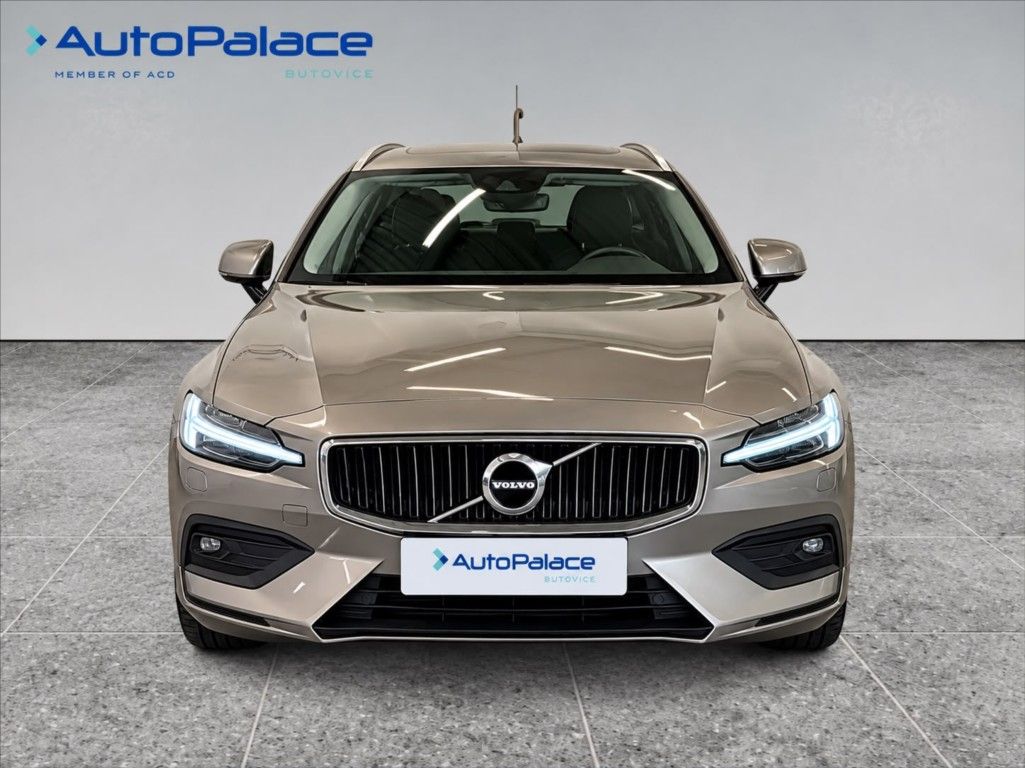 Volvo V60, 2,0 145 KW , CORE - fotka 2