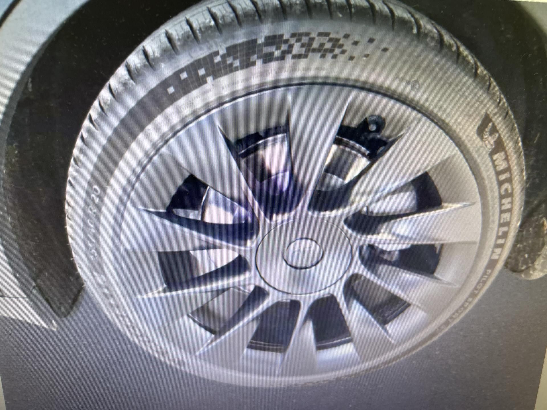Tesla Model Y, RWD 220kw TZ SOH 93,0 % - fotka 5