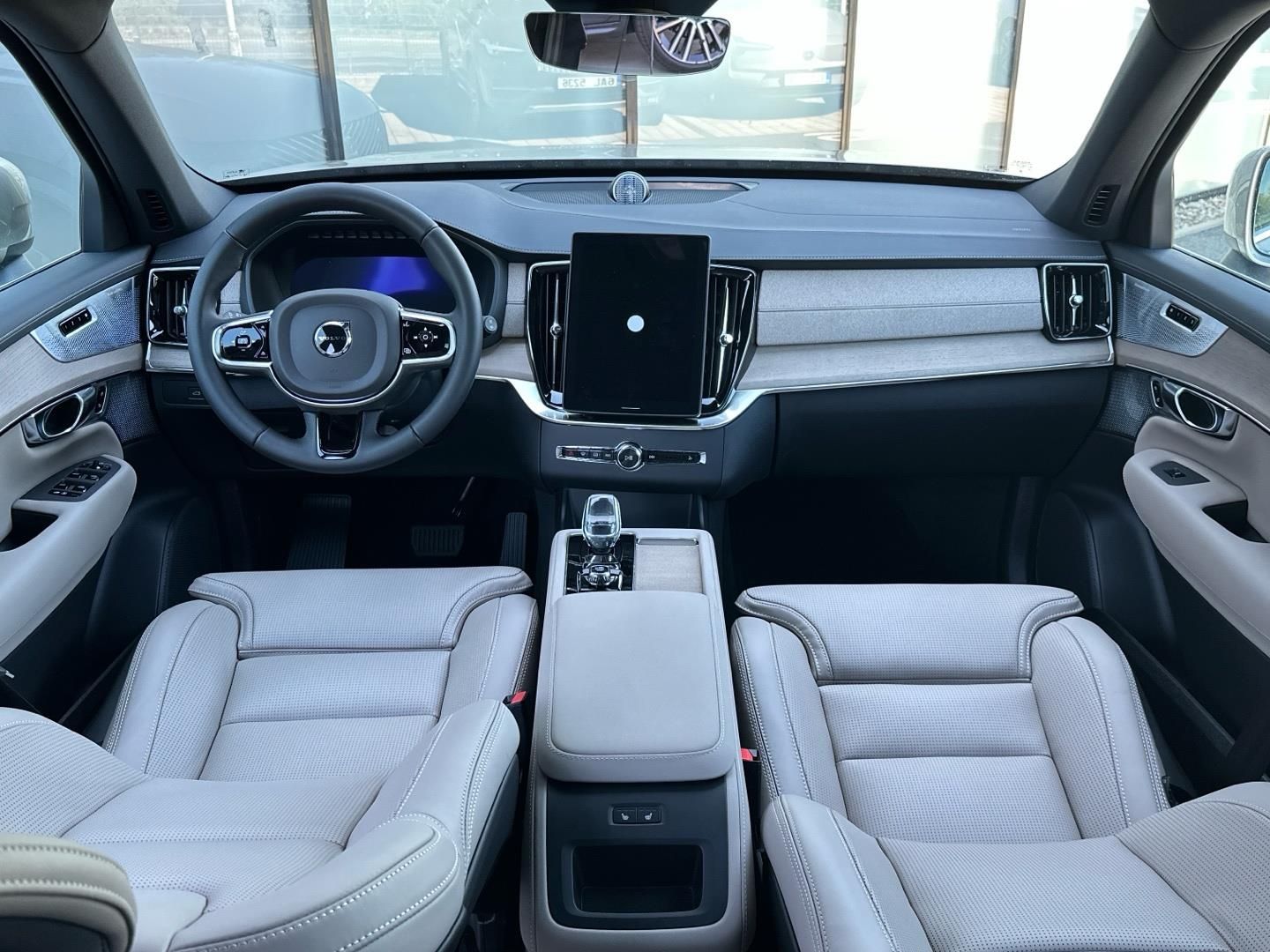 Volvo XC90, 2.0B5 184kW 4x4  PLUS BRIGHT - fotka 4