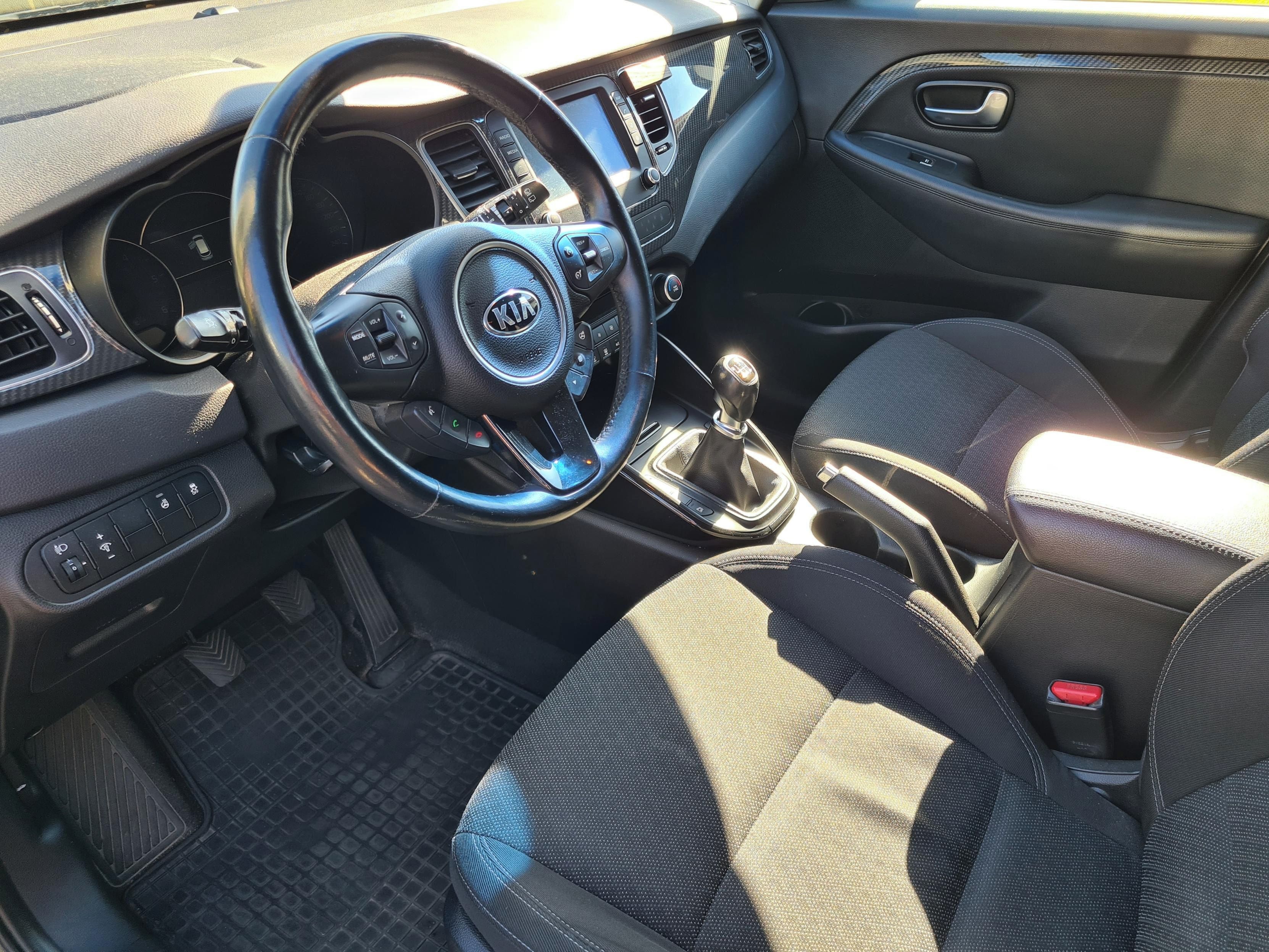 Kia Carens, 7 - míst, tažné, nová STK - fotka 4